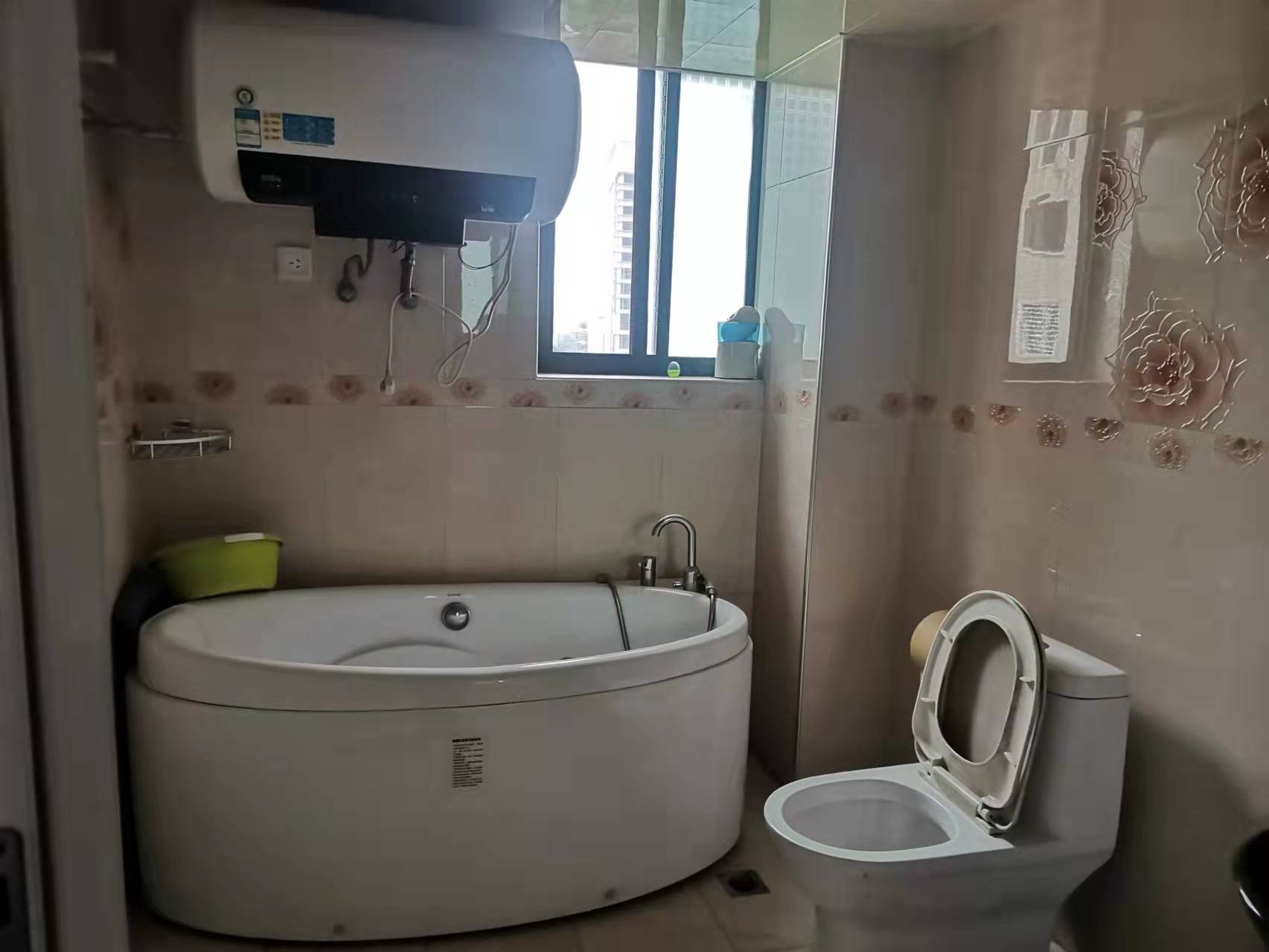 上城世家 5室2厅1卫 99.8万 上城世家 5室2厅1卫 99.8万卫生间