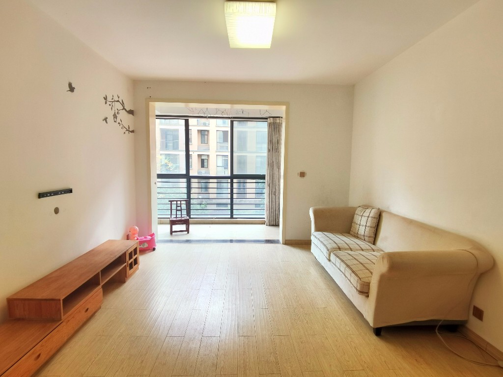 岭秀天下 3室2厅1卫 60.0万 岭秀天下 3室2厅1卫 60.0万客厅