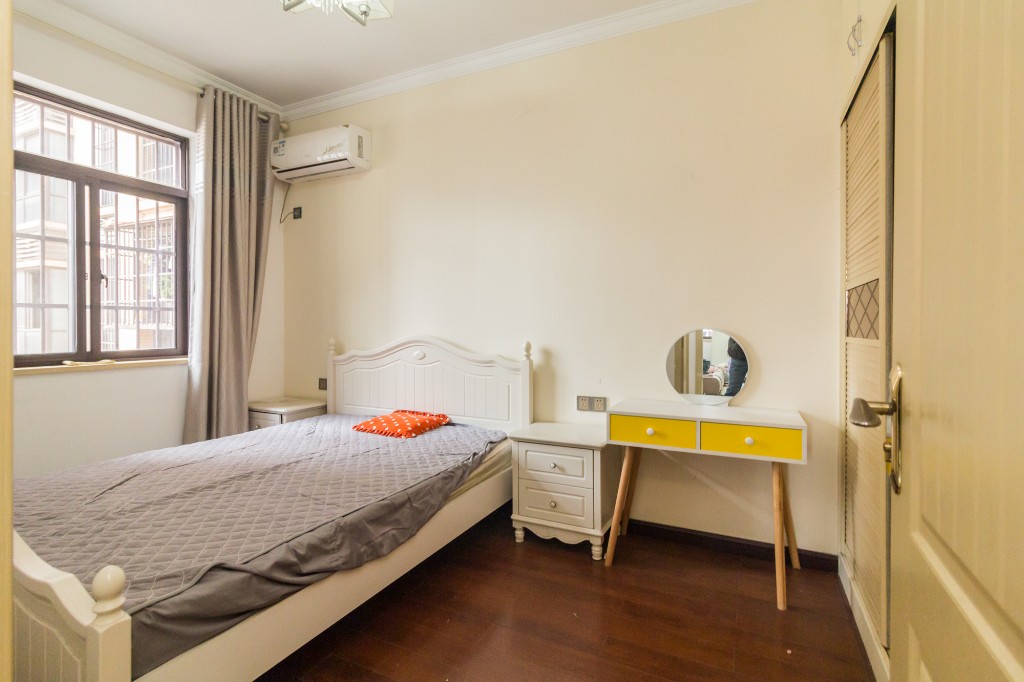 三景华御  3室2厅1卫    79.8万 三景华御  3室2厅1卫    79.8万卧室