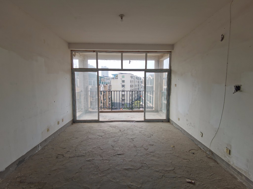 东方铭苑 3室2厅1卫 57.0万 东方铭苑 3室2厅1卫 57.0万客厅