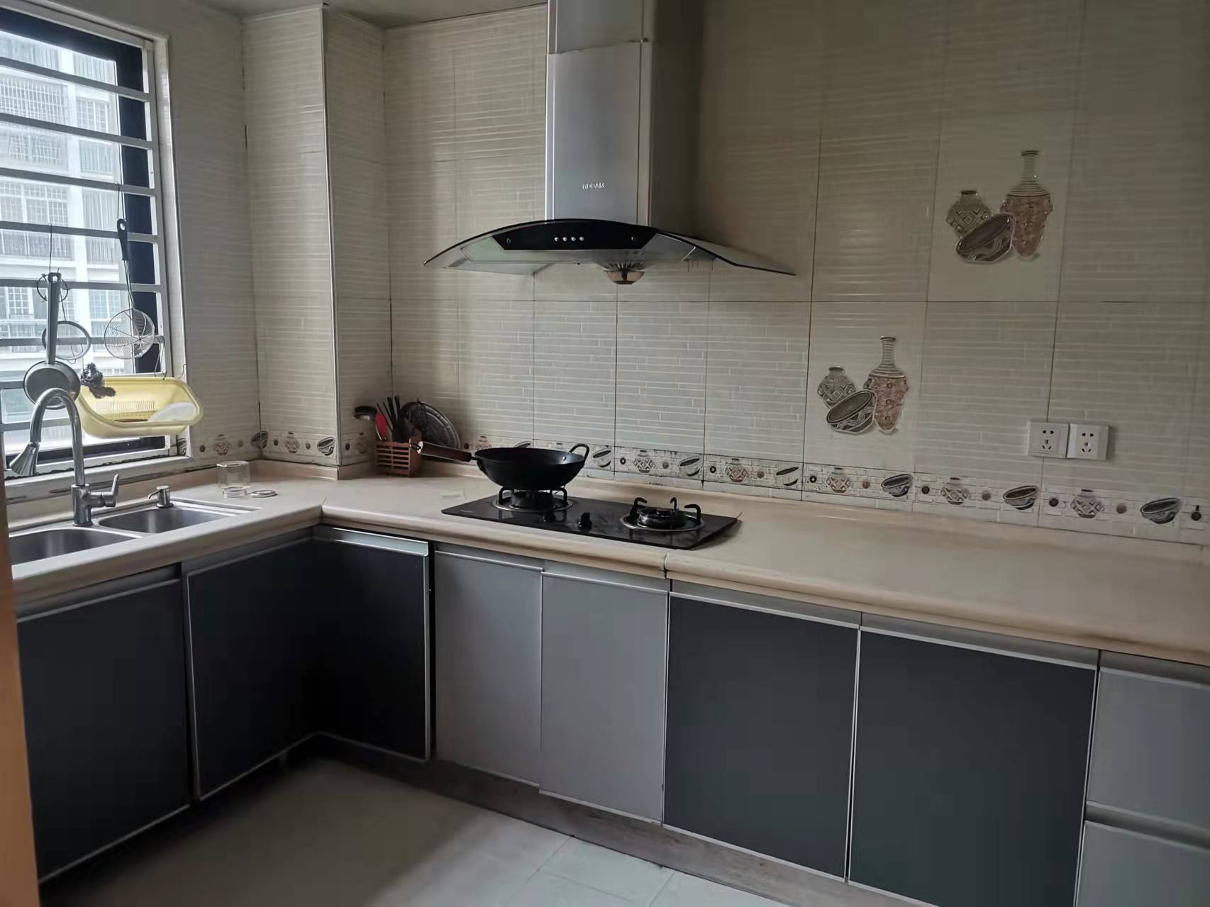 上城世家 5室2厅1卫 99.8万 上城世家 5室2厅1卫 99.8万客厅