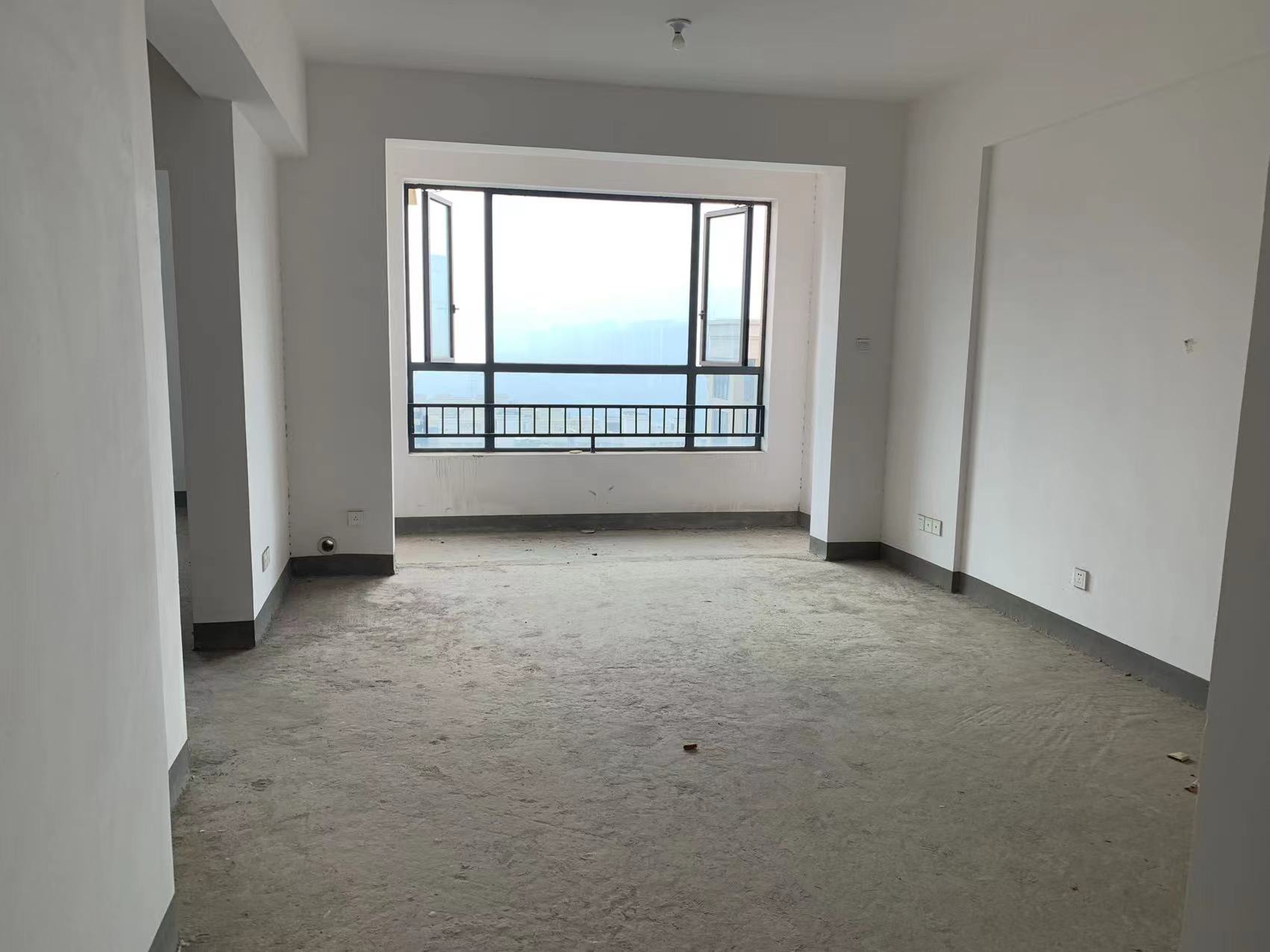 泰山公馆 2室2厅1卫 33.6万 泰山公馆 2室2厅1卫 33.6万客厅