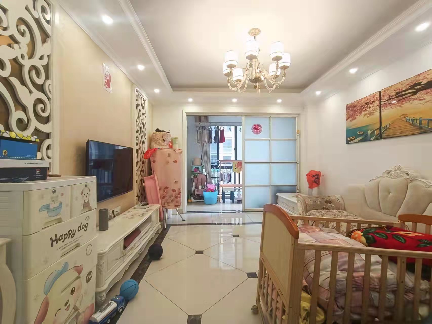 旺城天悦领秀香江  3室2厅2卫    68.0万 旺城天悦领秀香江  3室2厅2卫    68.0万客厅