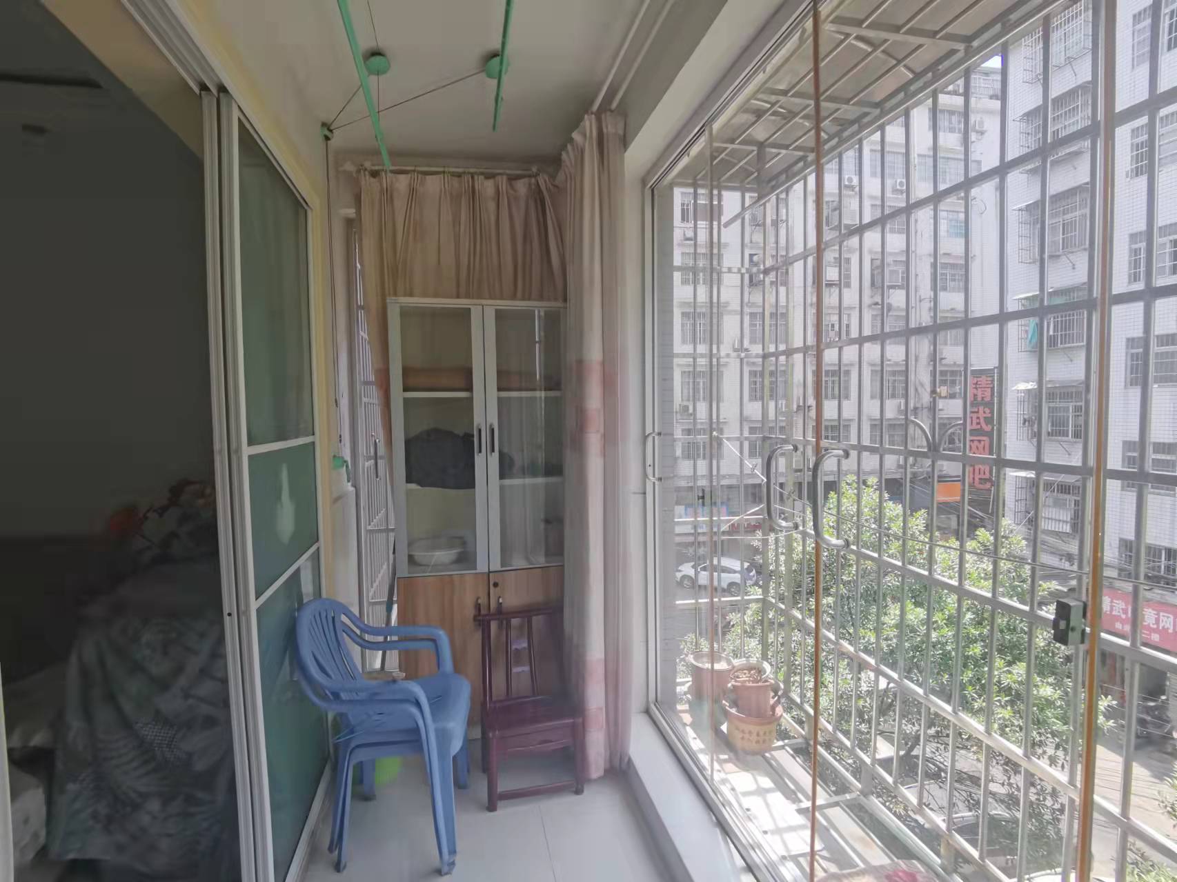 财富小区 3室2厅1卫 55.0万 财富小区 3室2厅1卫 55.0万客厅