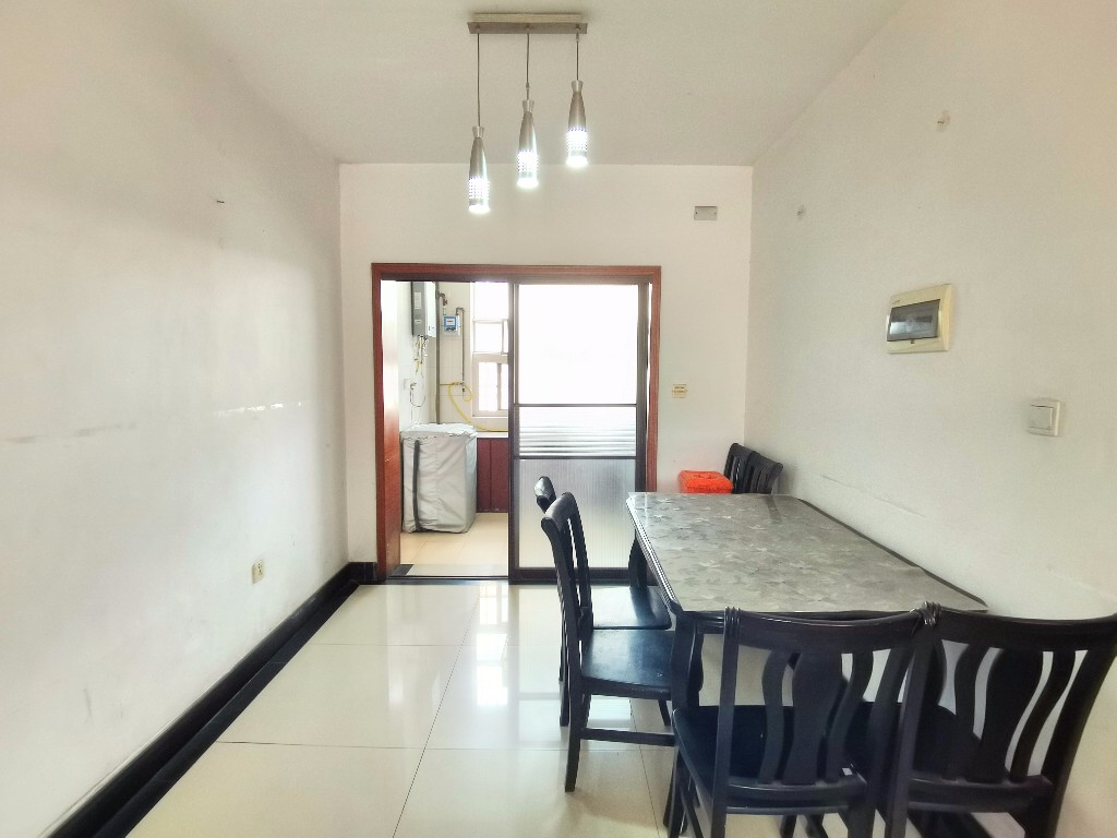 荷塘香榭 2室2厅1卫 40.8万 荷塘香榭 2室2厅1卫 40.8万客厅