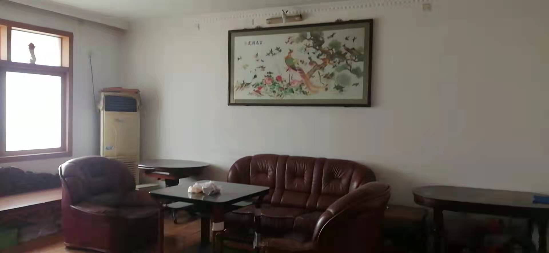 电力局家属楼  3室2厅2卫    72.0万 电力局家属楼  3室2厅2卫    72.0万客厅