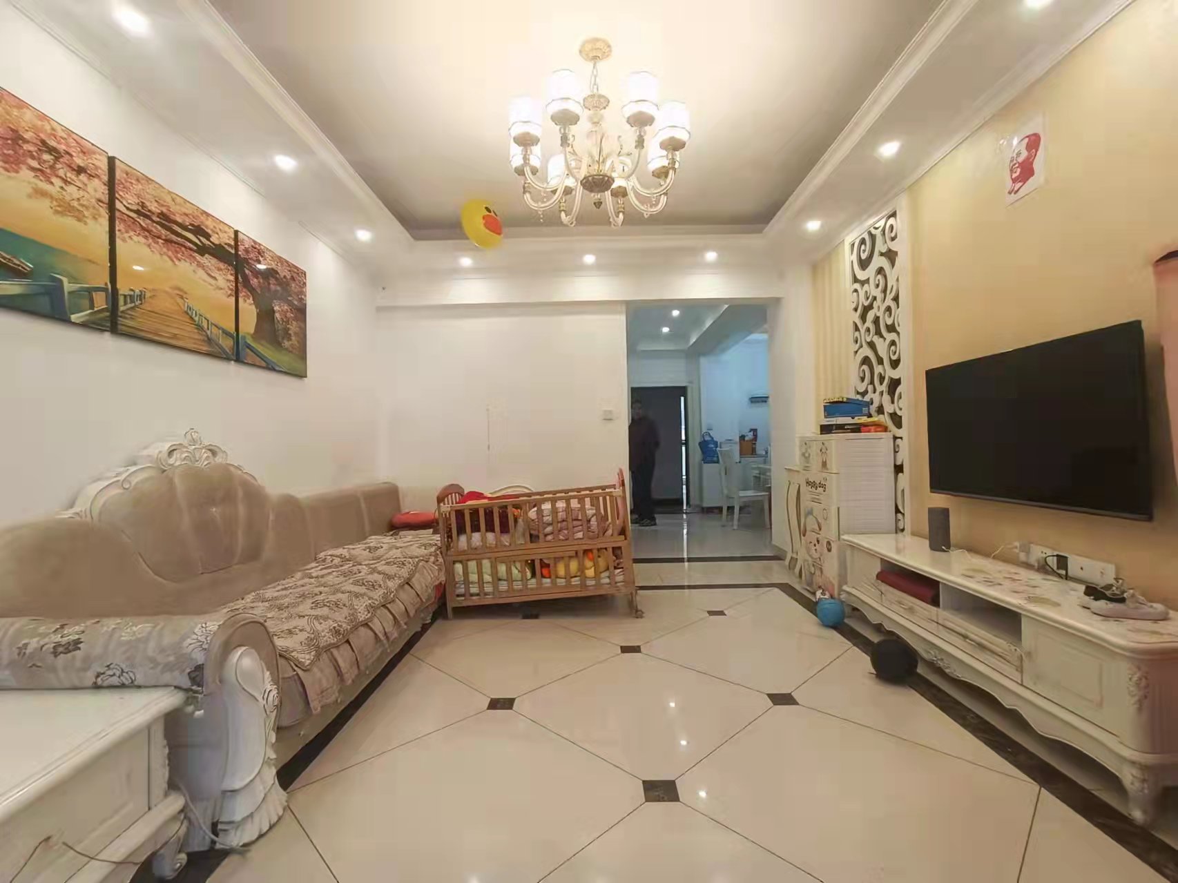 旺城天悦领秀香江  3室2厅2卫    68.0万 旺城天悦领秀香江  3室2厅2卫    68.0万客厅