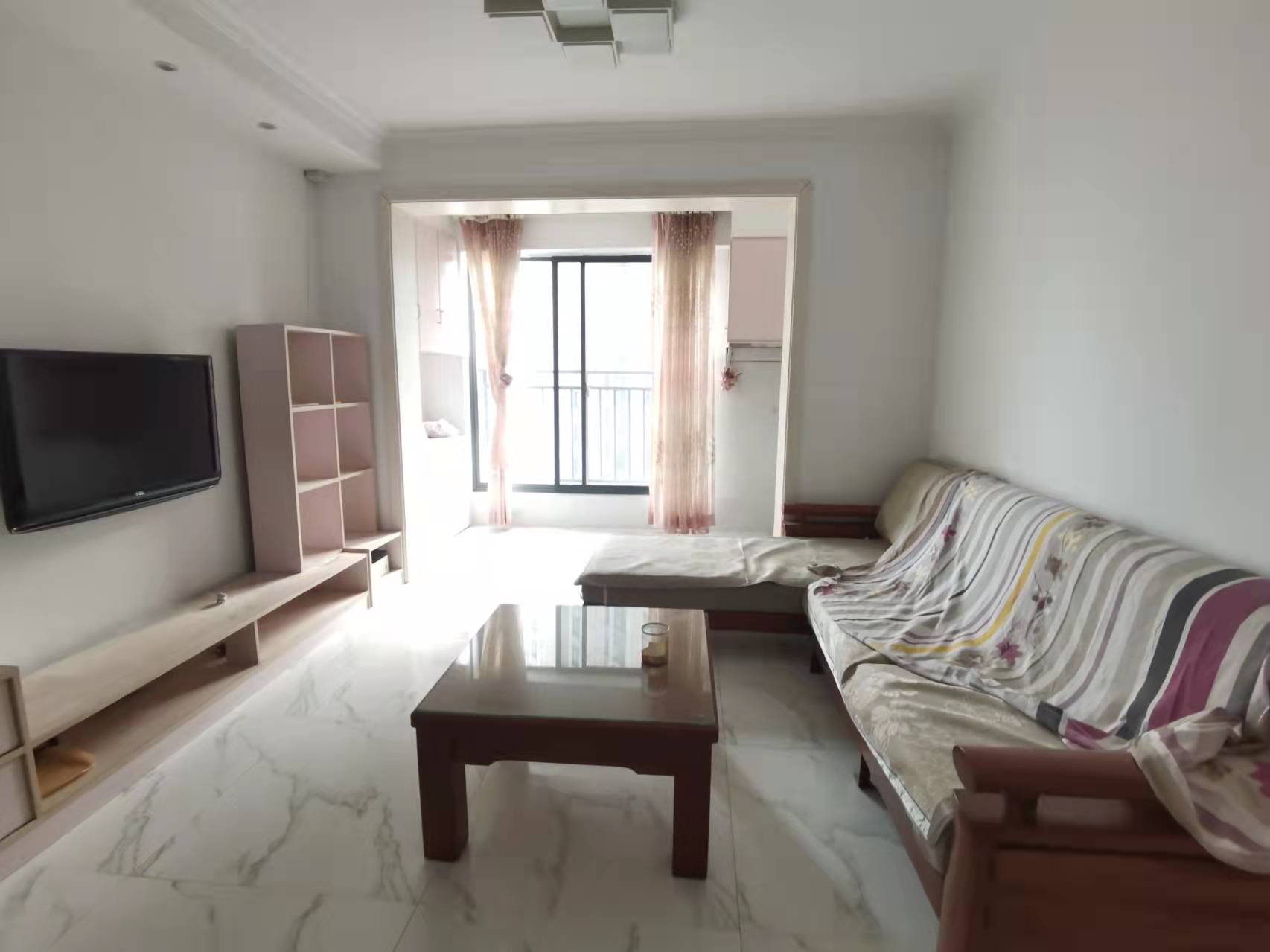 岭秀天下 2室1厅1卫 50.00万 岭秀天下 2室1厅1卫 50.00万客厅