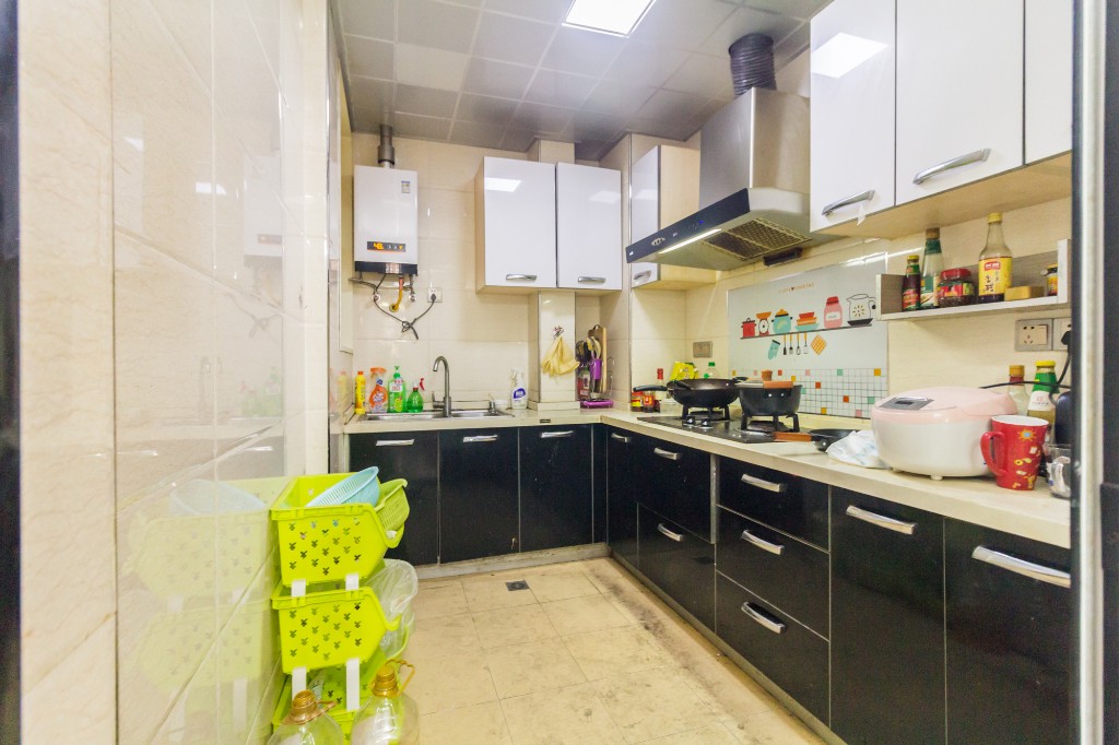 三景华御  3室2厅1卫    79.8万 三景华御  3室2厅1卫    79.8万厨房