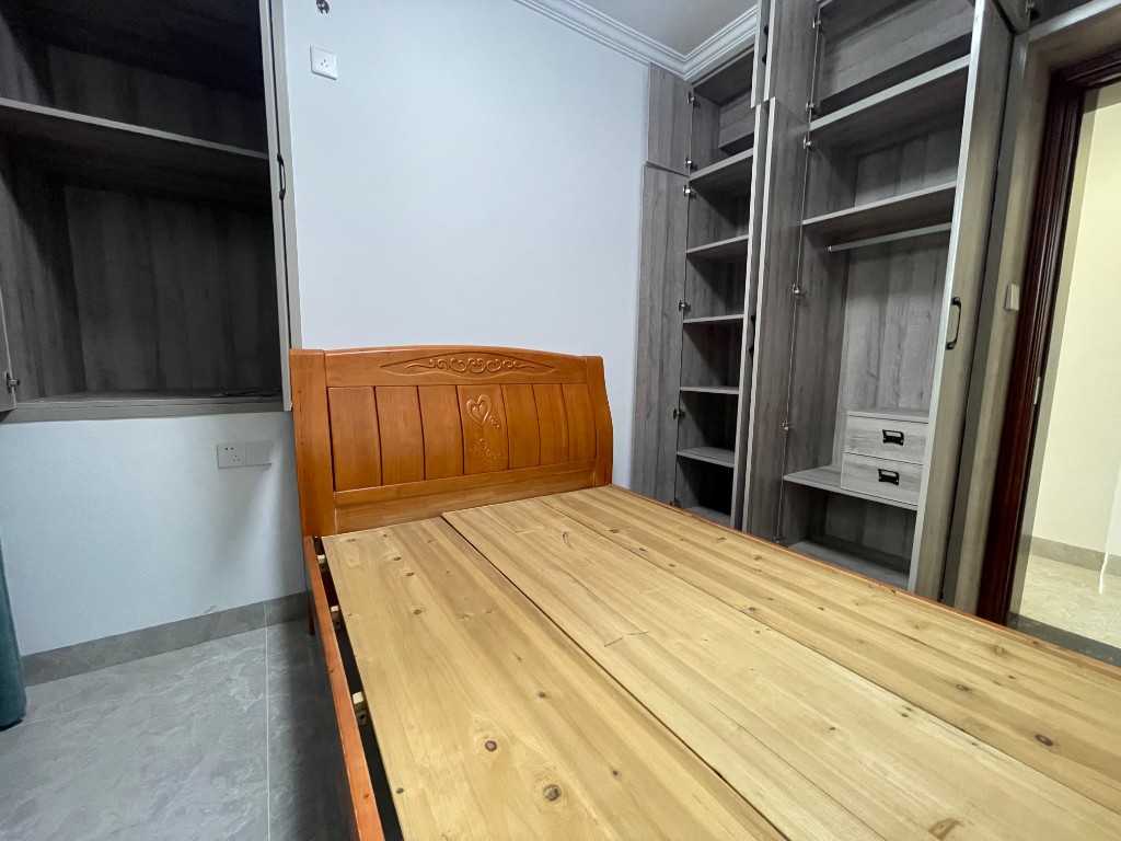 湘银星城  3室2厅1卫    69.8万 湘银星城  3室2厅1卫    69.8万客厅