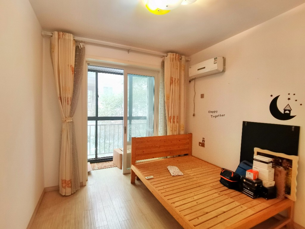 岭秀天下 3室2厅1卫 60.0万 岭秀天下 3室2厅1卫 60.0万客厅