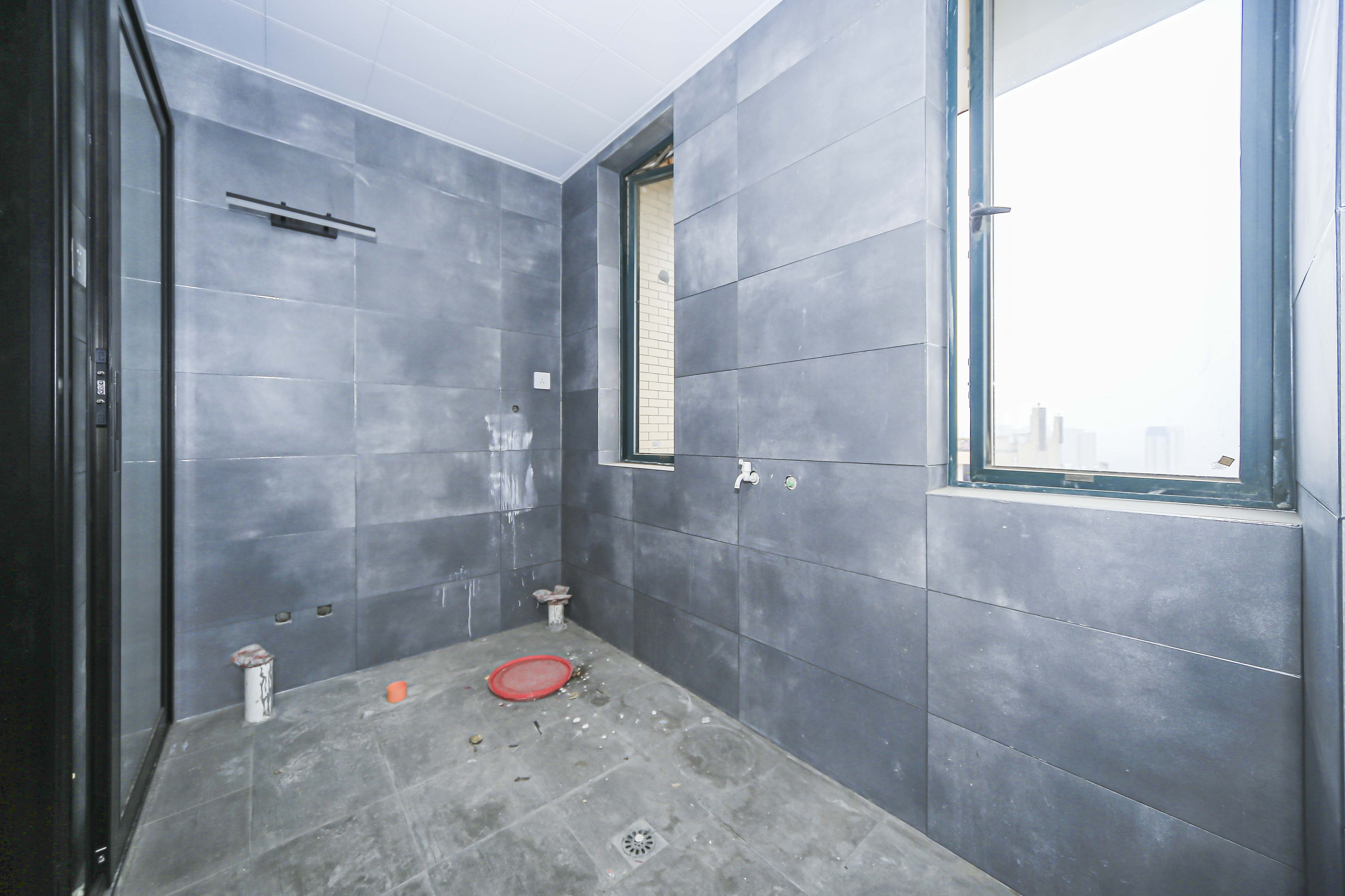 洋湖时代  4室2厅1卫    112.0万卫生间