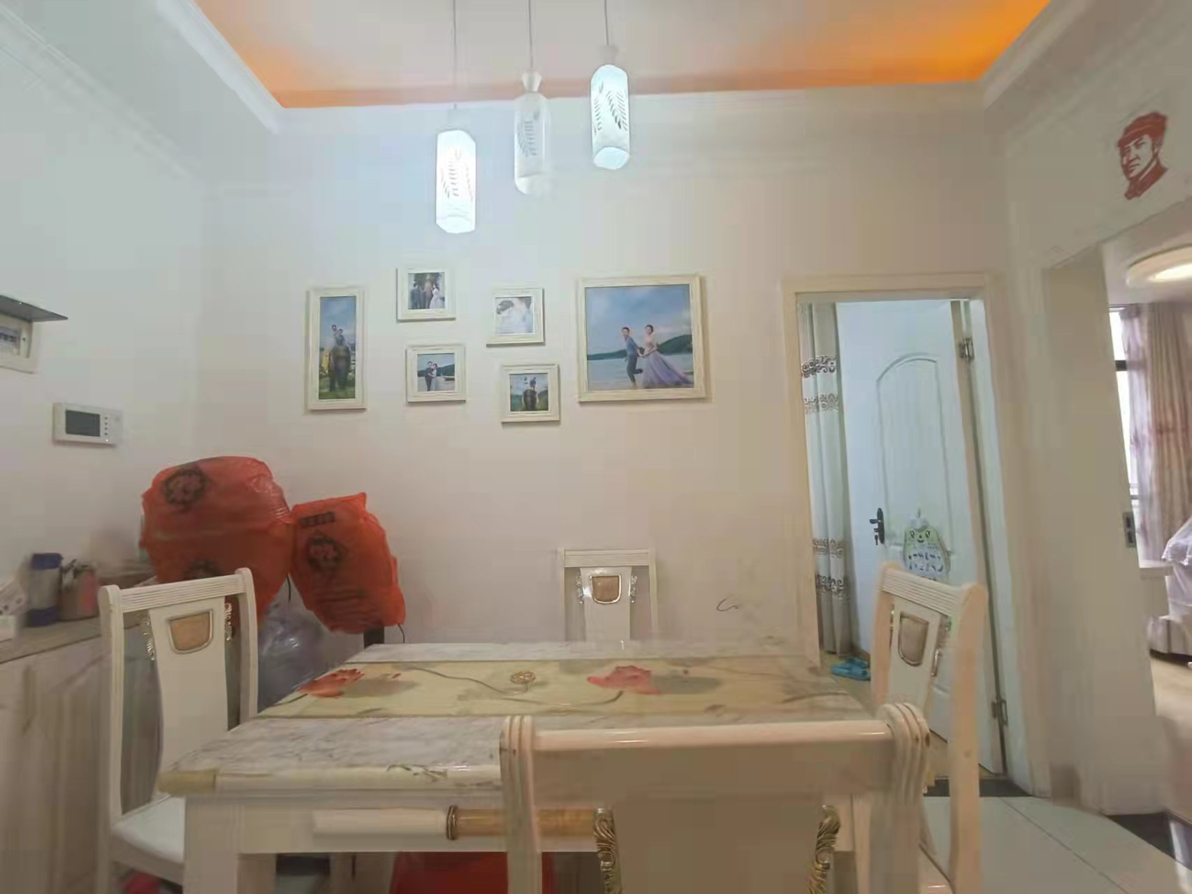 旺城天悦领秀香江  3室2厅2卫    68.0万 旺城天悦领秀香江  3室2厅2卫    68.0万客厅