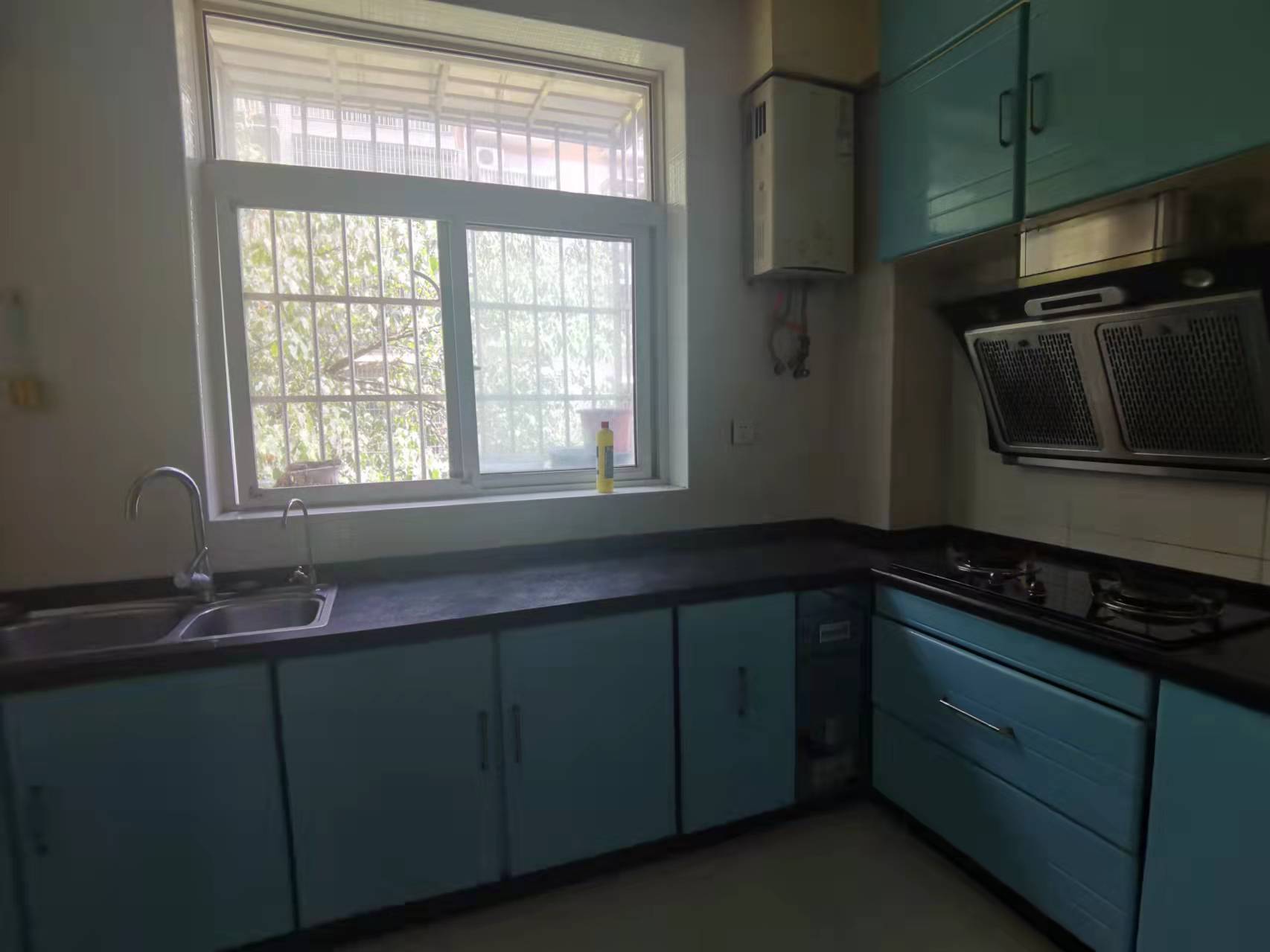 财富小区 3室2厅1卫 55.0万 财富小区 3室2厅1卫 55.0万客厅