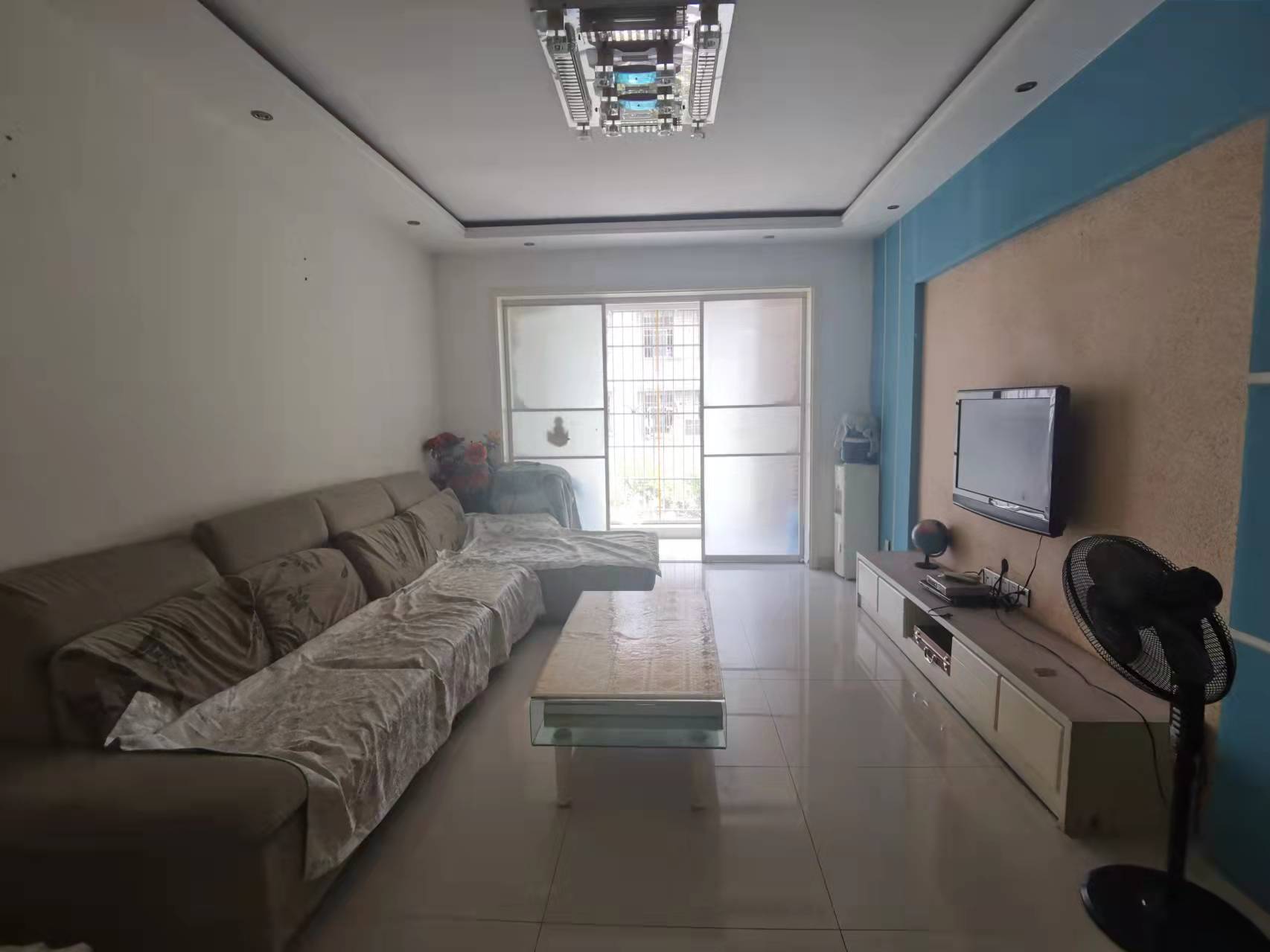 财富小区 3室2厅1卫 55.0万 财富小区 3室2厅1卫 55.0万客厅