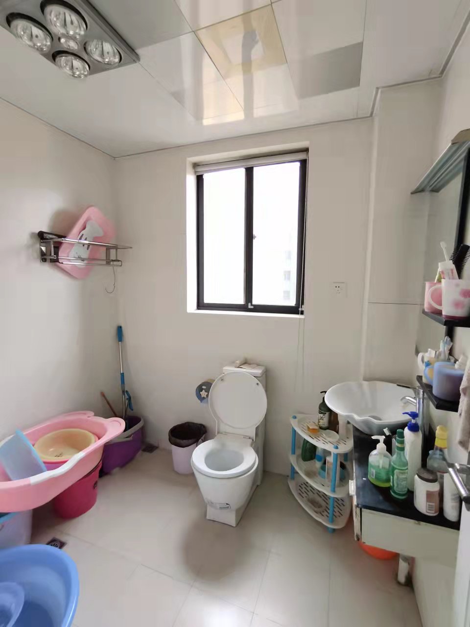 湘银三期水岸蓝郡 3室2厅2卫 86.0万 湘银三期水岸蓝郡 3室2厅2卫 86.0万客厅