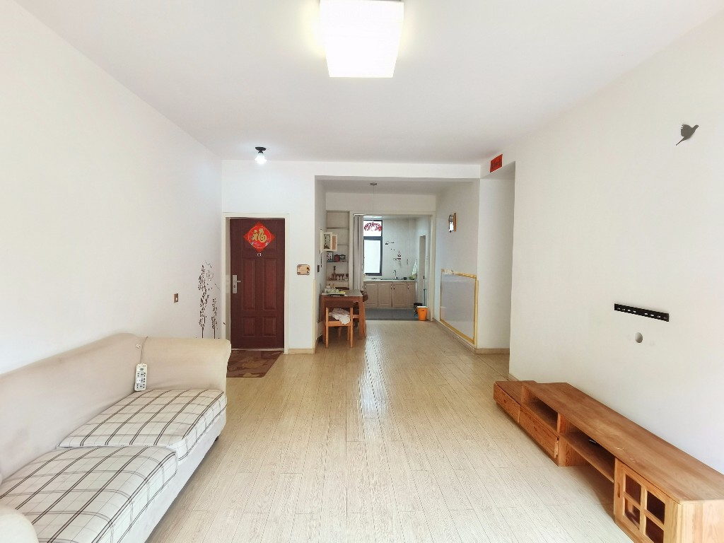 岭秀天下 3室2厅1卫 60.0万 岭秀天下 3室2厅1卫 60.0万客厅