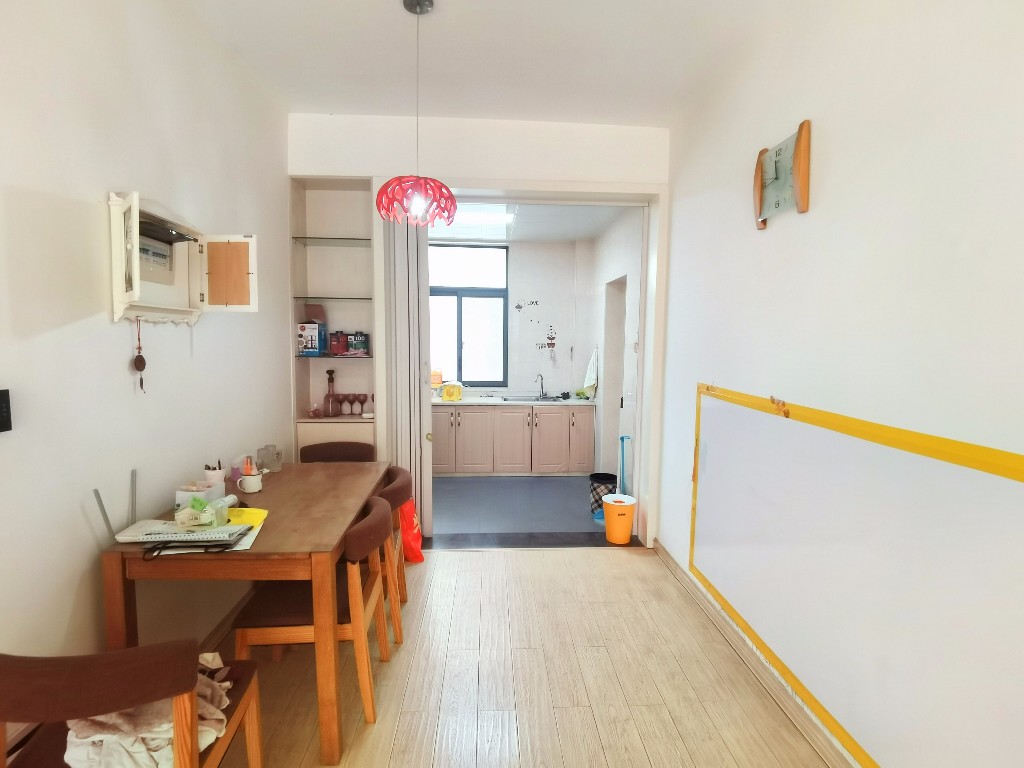 岭秀天下 3室2厅1卫 60.0万 岭秀天下 3室2厅1卫 60.0万客厅