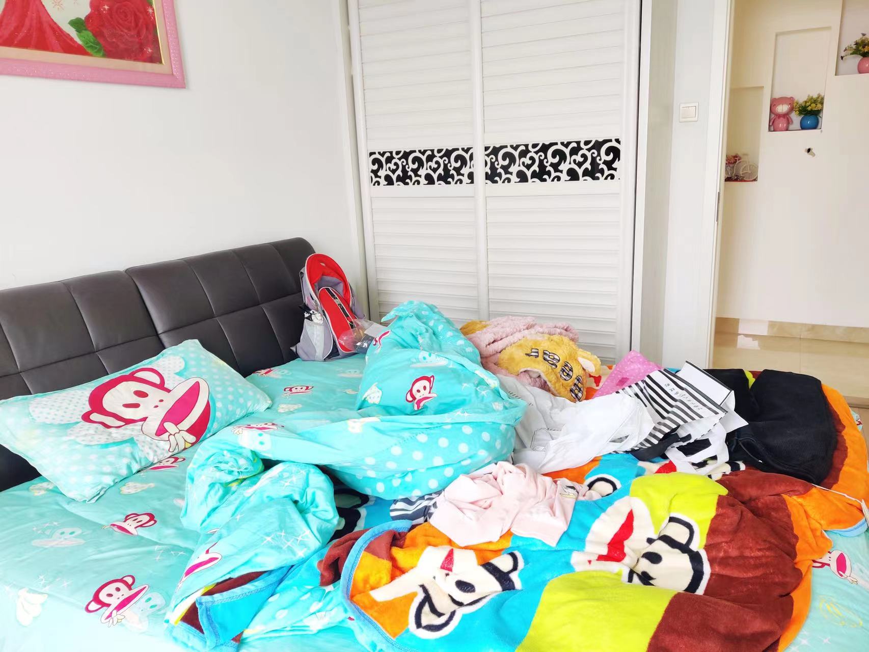 凯旋名门人民中路1006号 4室2厅2卫 105.0万 凯旋名门人民中路1006号 4室2厅2卫 105.0万客厅