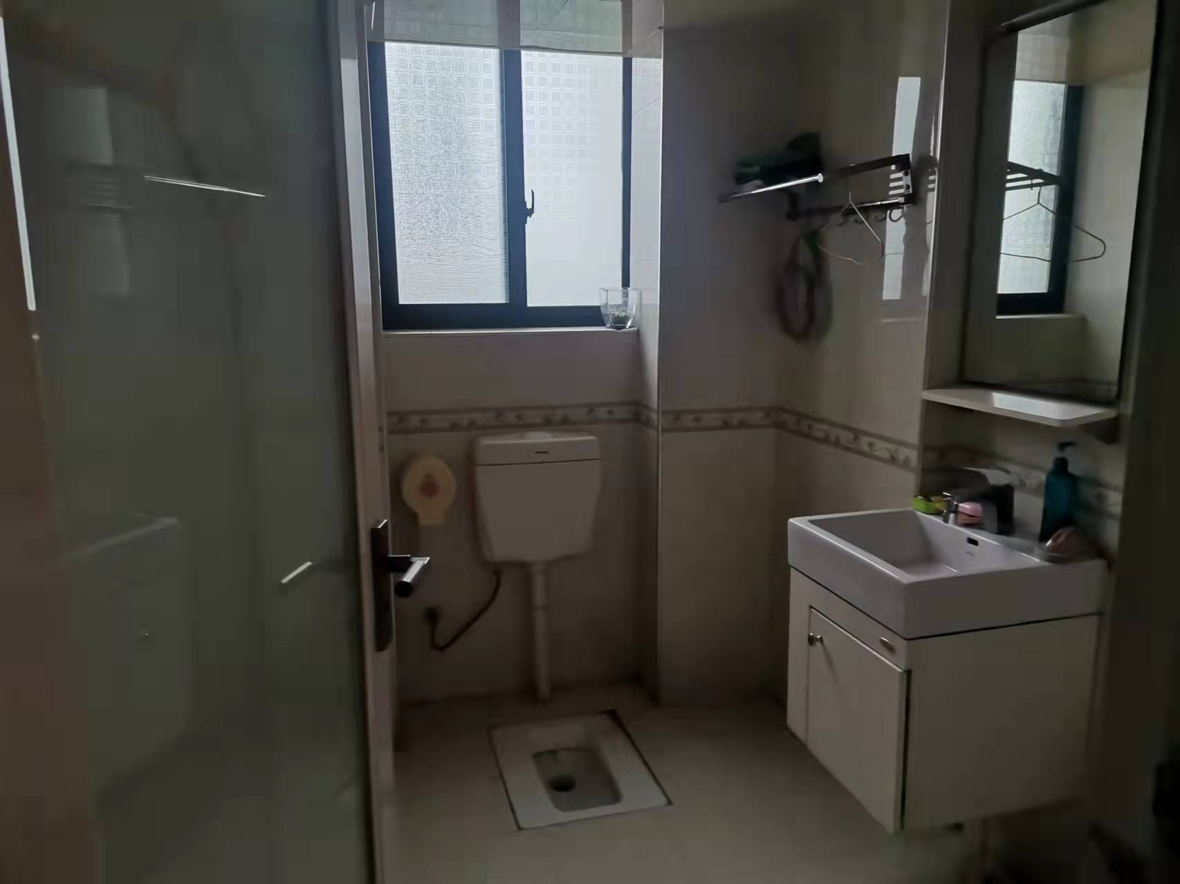 上城世家 5室2厅1卫 99.8万 上城世家 5室2厅1卫 99.8万卫生间