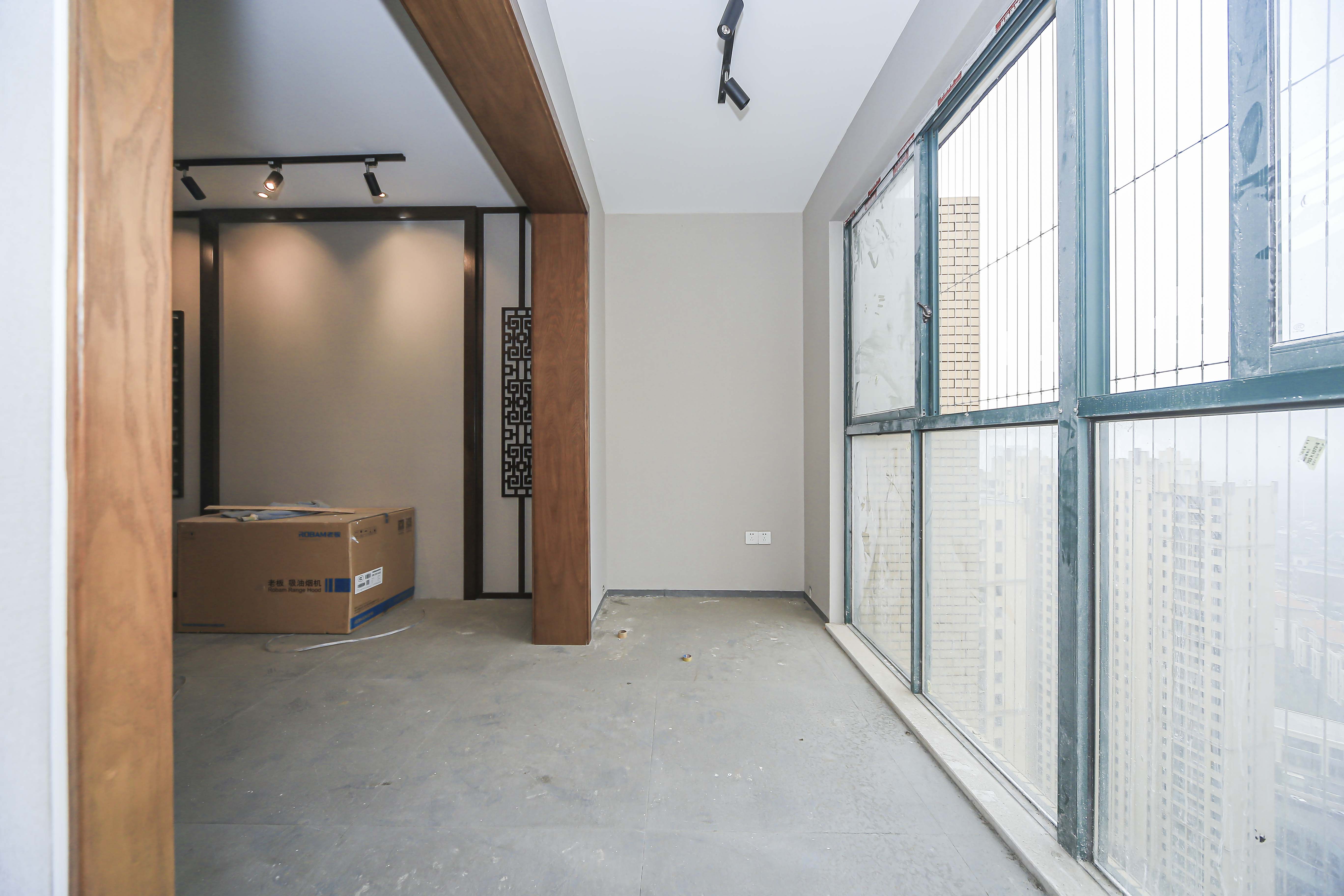 洋湖时代  4室2厅1卫    112.0万阳台