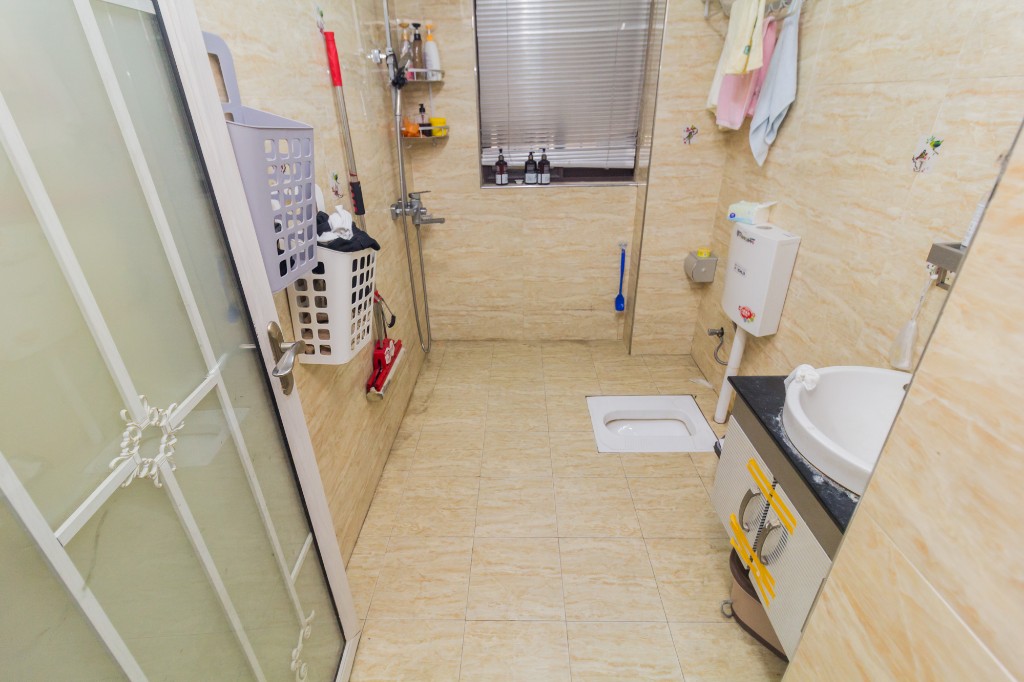 三景华御  3室2厅1卫    79.8万 三景华御  3室2厅1卫    79.8万卫生间