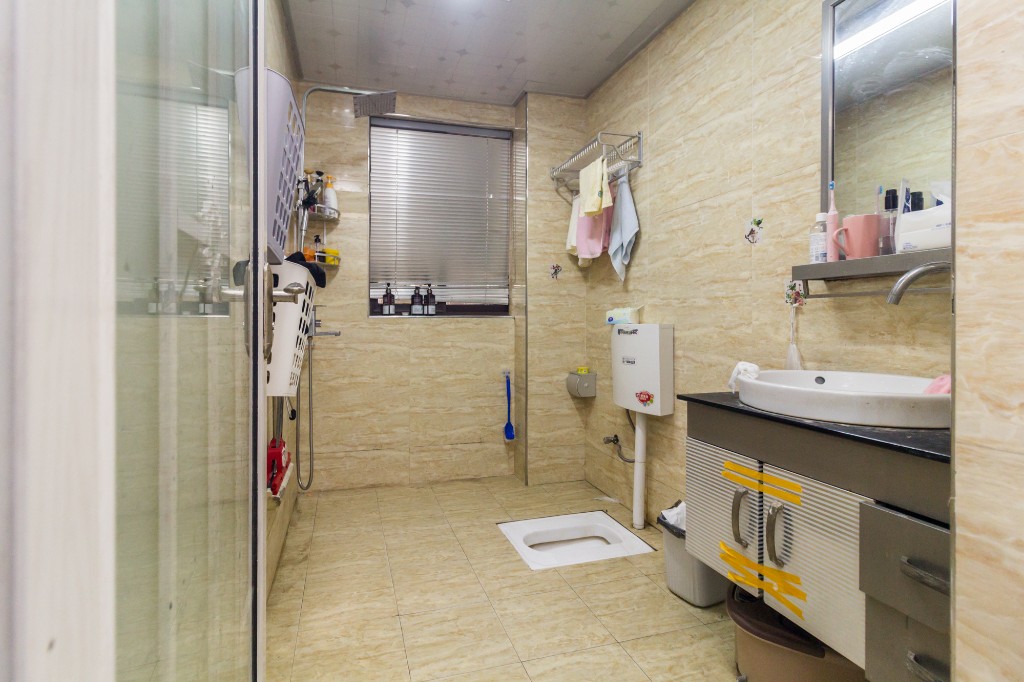 三景华御  3室2厅1卫    79.8万 三景华御  3室2厅1卫    79.8万卫生间