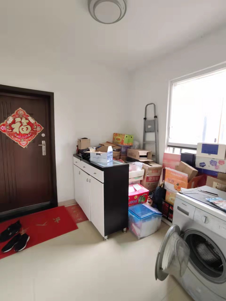 湘银三期水岸蓝郡  3室2厅2卫   86.00万客厅