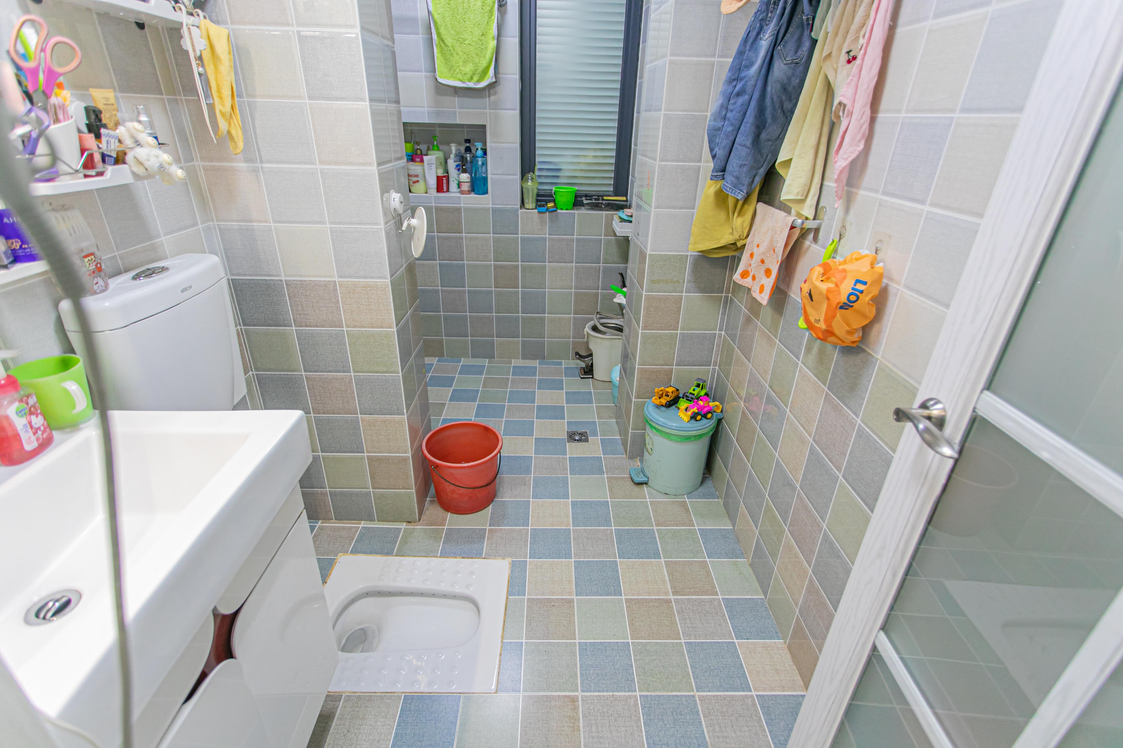 蓝山郡 2室2厅1卫 68.0万 蓝山郡 2室2厅1卫 68.0万卫生间