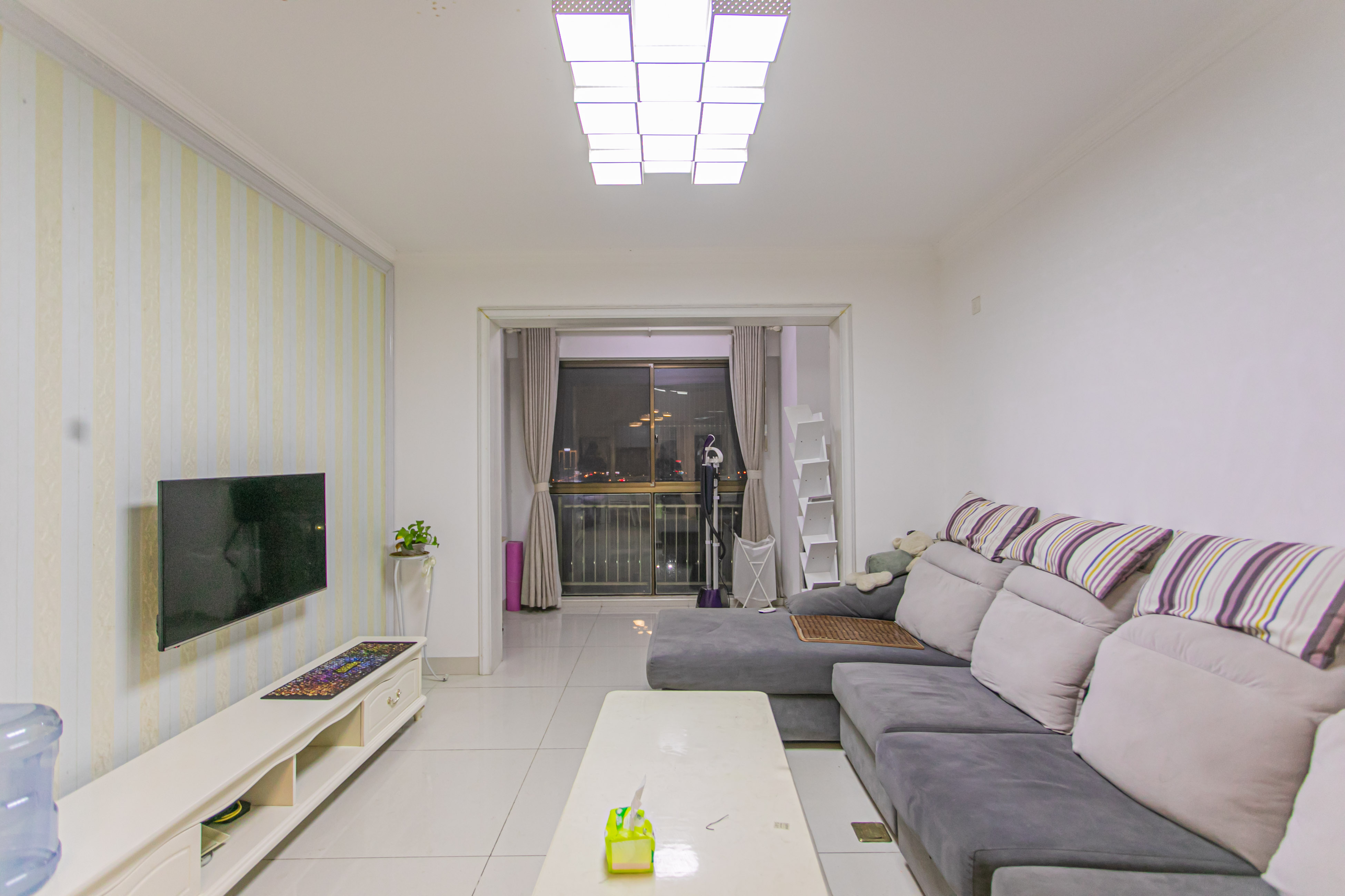 家和院  3室2厅1卫    85.8万 家和院  3室2厅1卫    85.8万客厅