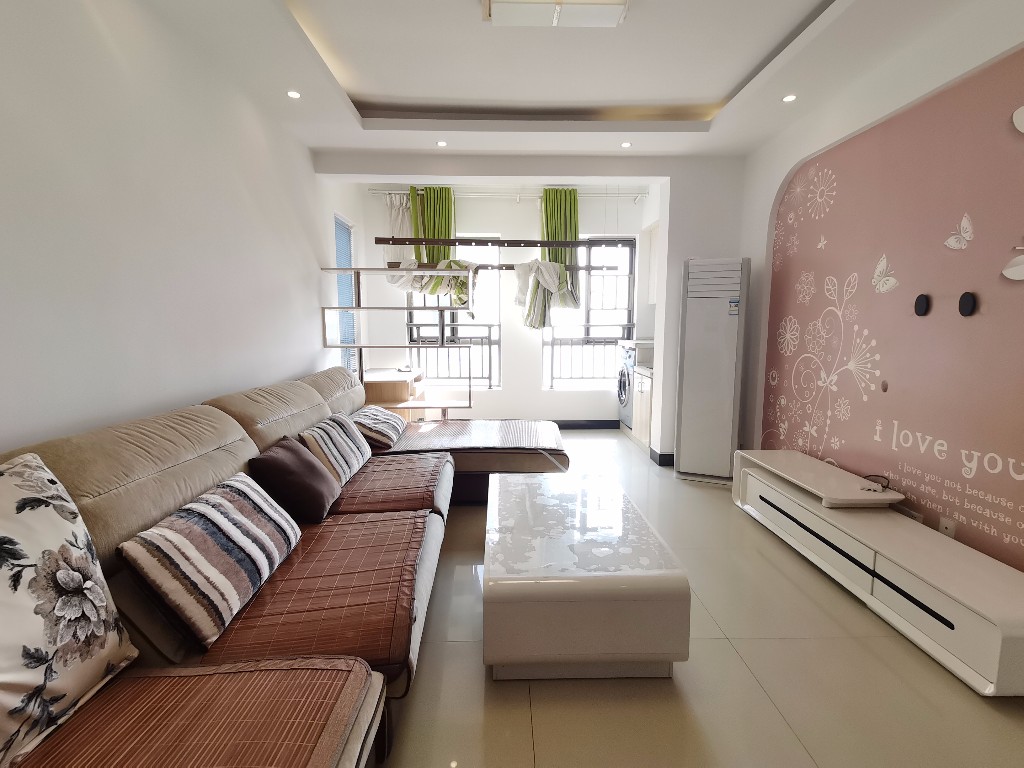 凯风珑城 2室2厅1卫 42.0万 凯风珑城 2室2厅1卫 42.0万客厅