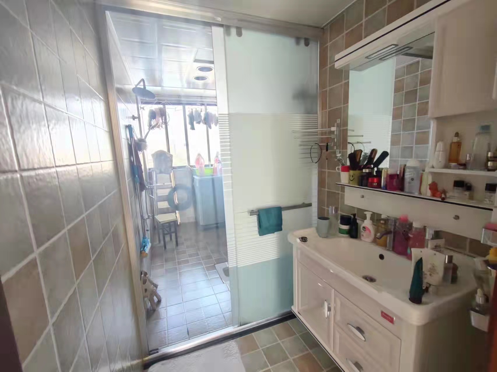 金色湖畔 3室2厅2卫 68.0万 金色湖畔 3室2厅2卫 68.0万客厅