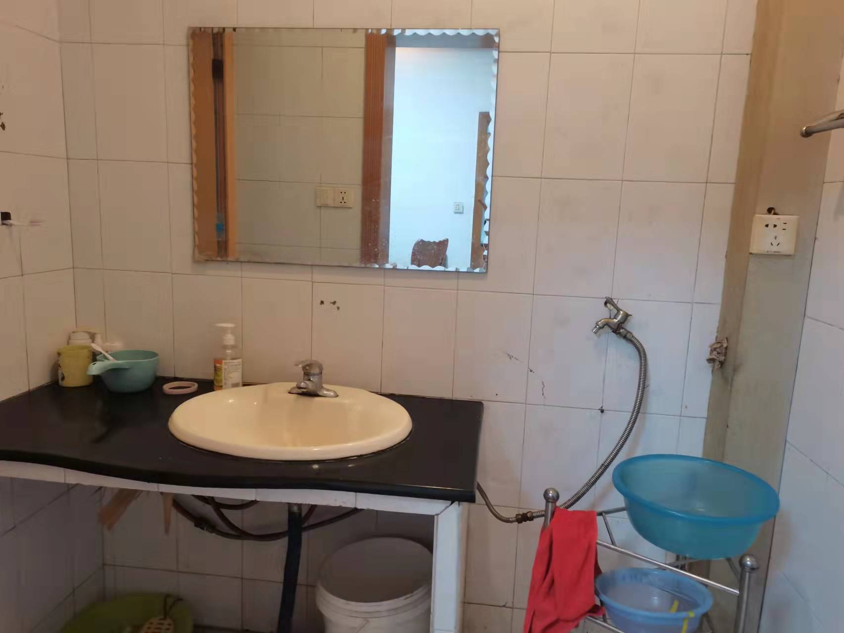 马良村散盘  3室2厅2卫    980.0元/月 马良村散盘  3室2厅2卫    980.0元/月室内图1