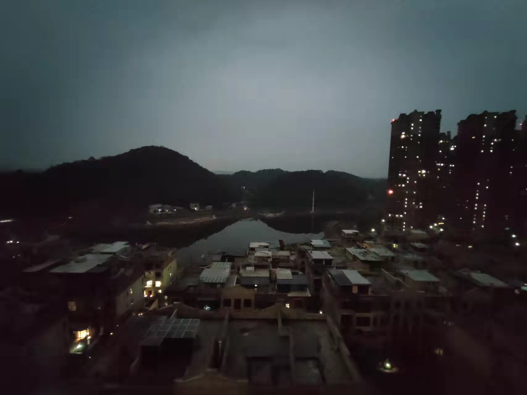 翡翠公园(北大资源)  3室2厅2卫    68.0万 翡翠公园(北大资源)  3室2厅2卫    68.0万客厅