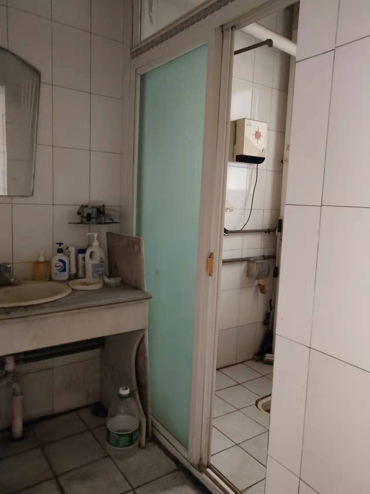 电力局家属楼 3室2厅2卫 79.8万 电力局家属楼 3室2厅2卫 79.8万卫生间