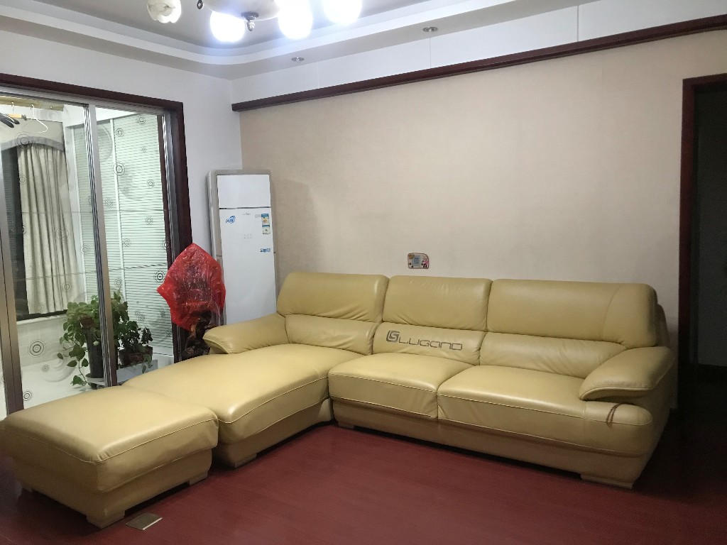 香洲名都  3室2厅1卫   2600.00元/月室内图