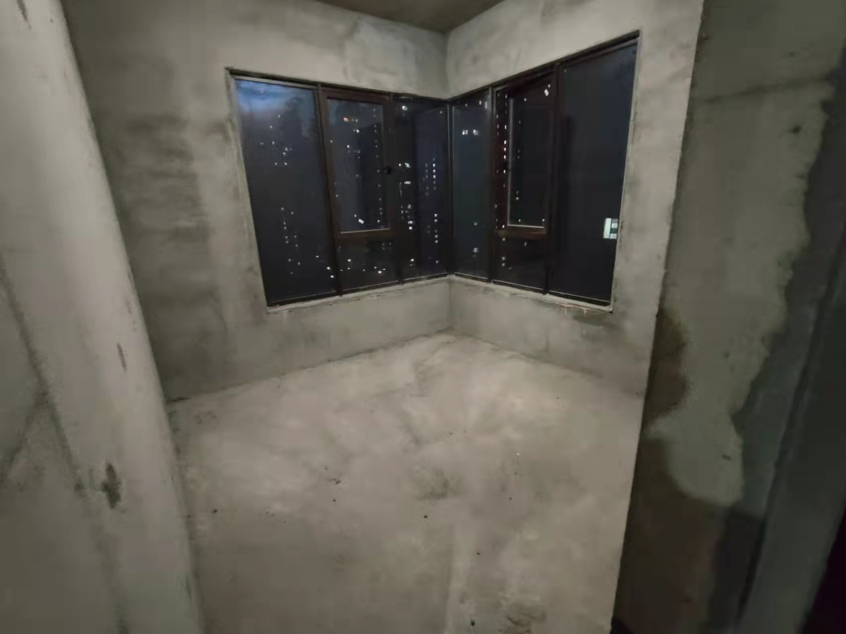 翡翠公园(北大资源)  3室2厅2卫    68.0万 翡翠公园(北大资源)  3室2厅2卫    68.0万客厅