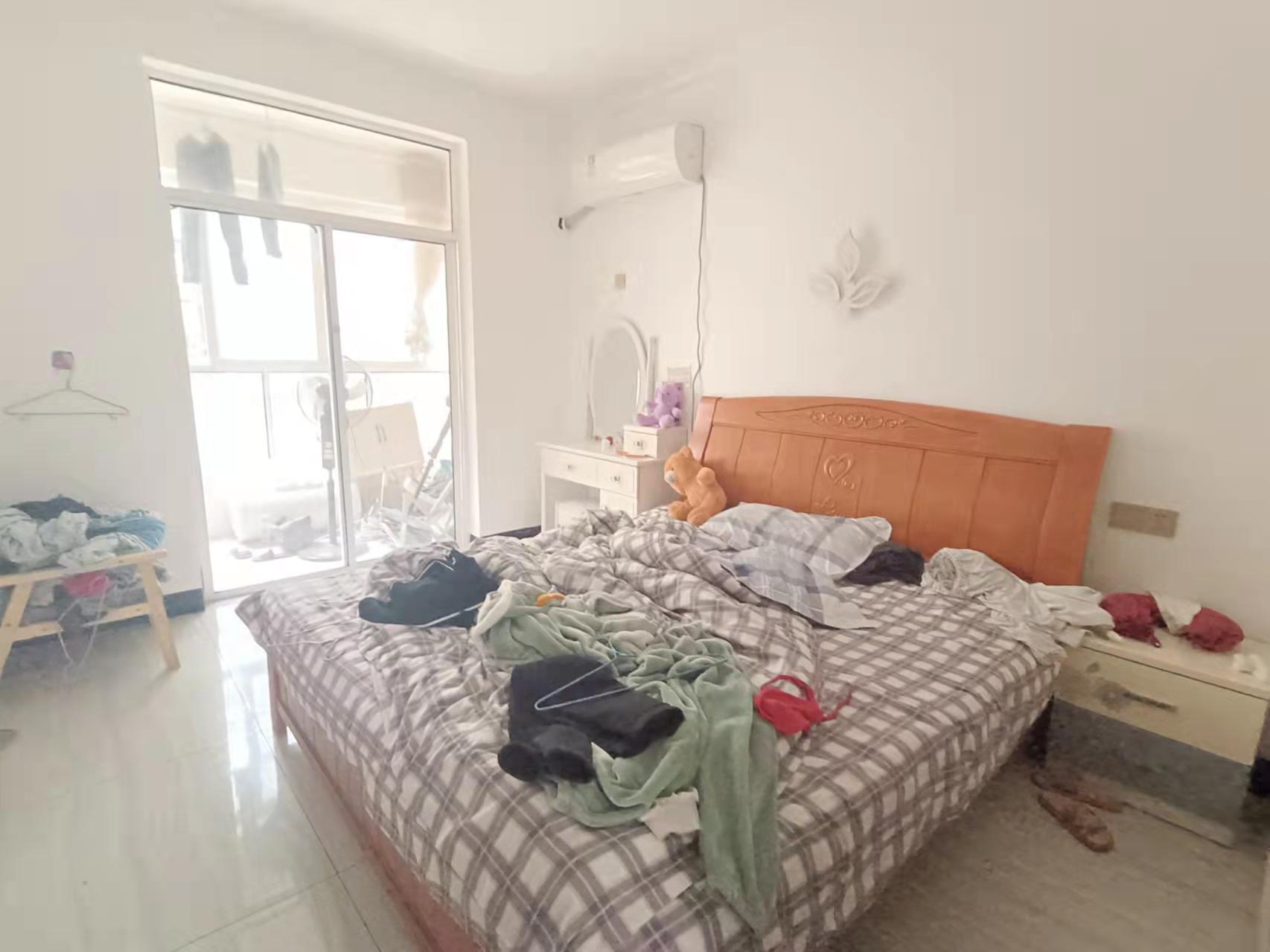 书湘里 3室2厅2卫 72.0万 书湘里 3室2厅2卫 72.0万客厅