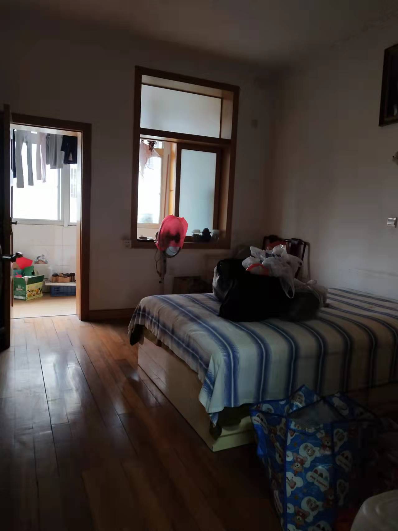 电力局家属楼 3室2厅2卫 79.8万 电力局家属楼 3室2厅2卫 79.8万卧室