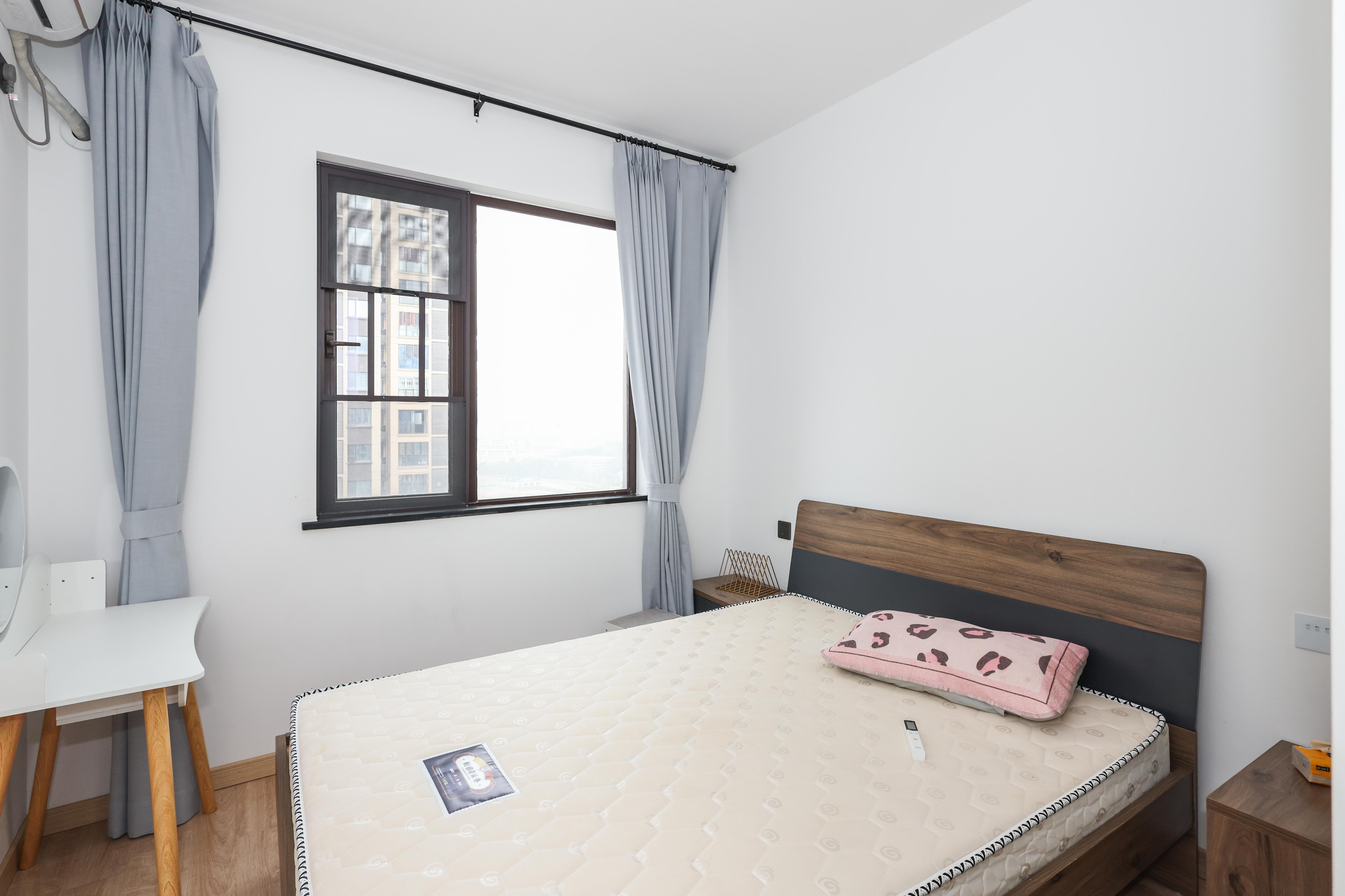 梅溪鑫苑名家  3室2厅2卫    168.0万卧室