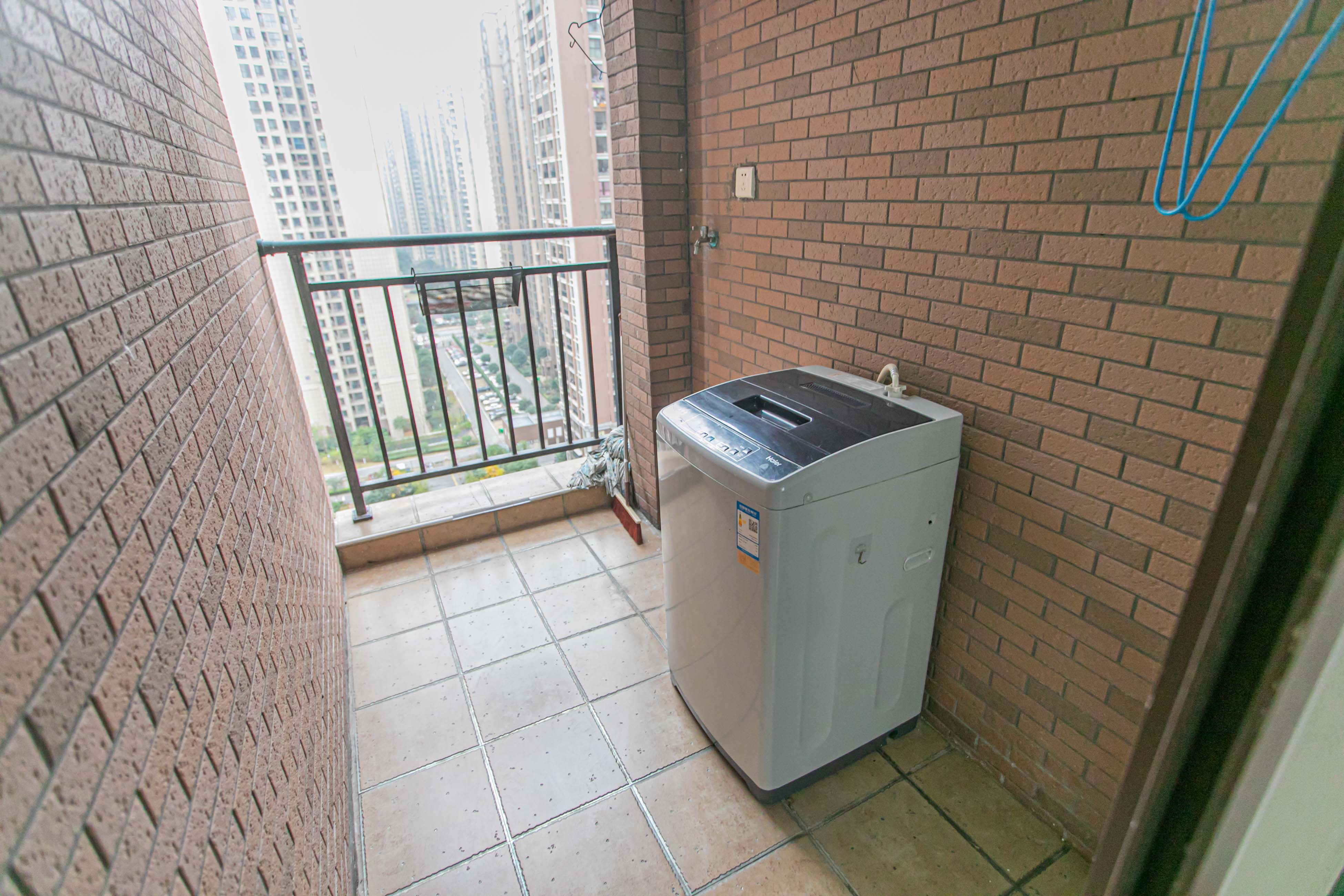 水岸世景  2室1厅1卫   59.50万阳台