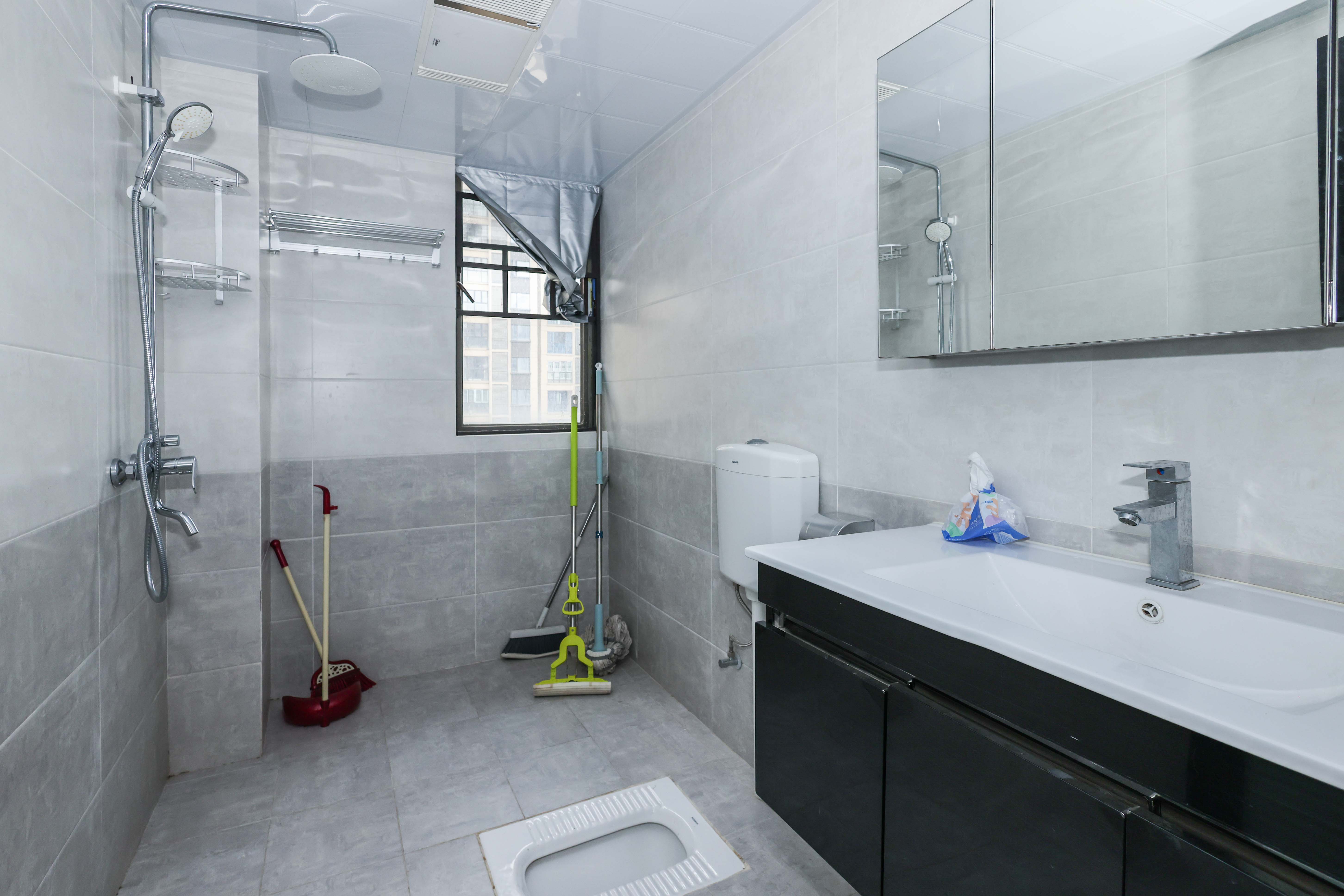 梅溪鑫苑名家  3室2厅2卫    168.0万卫生间