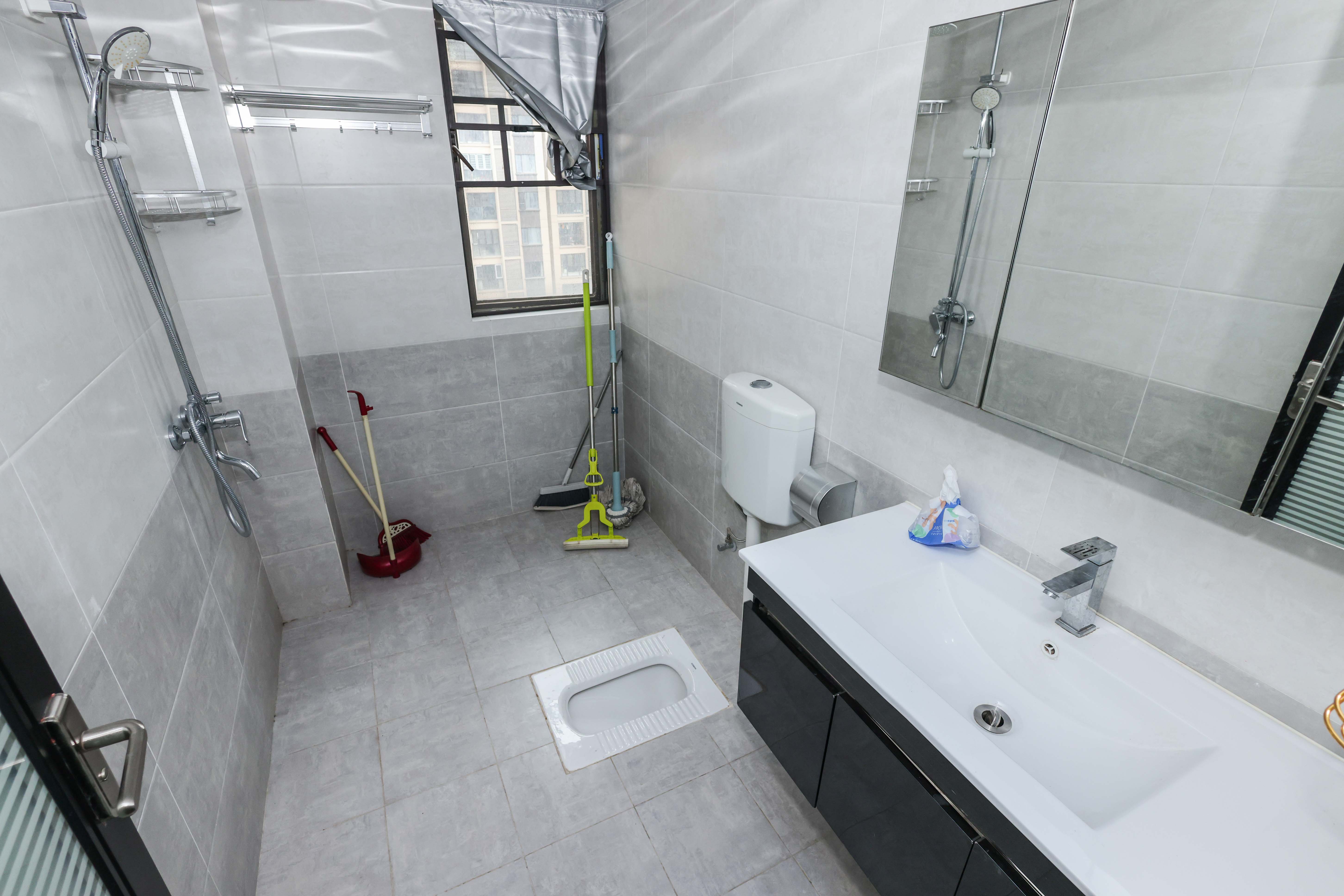 梅溪鑫苑名家  3室2厅2卫    168.0万卫生间