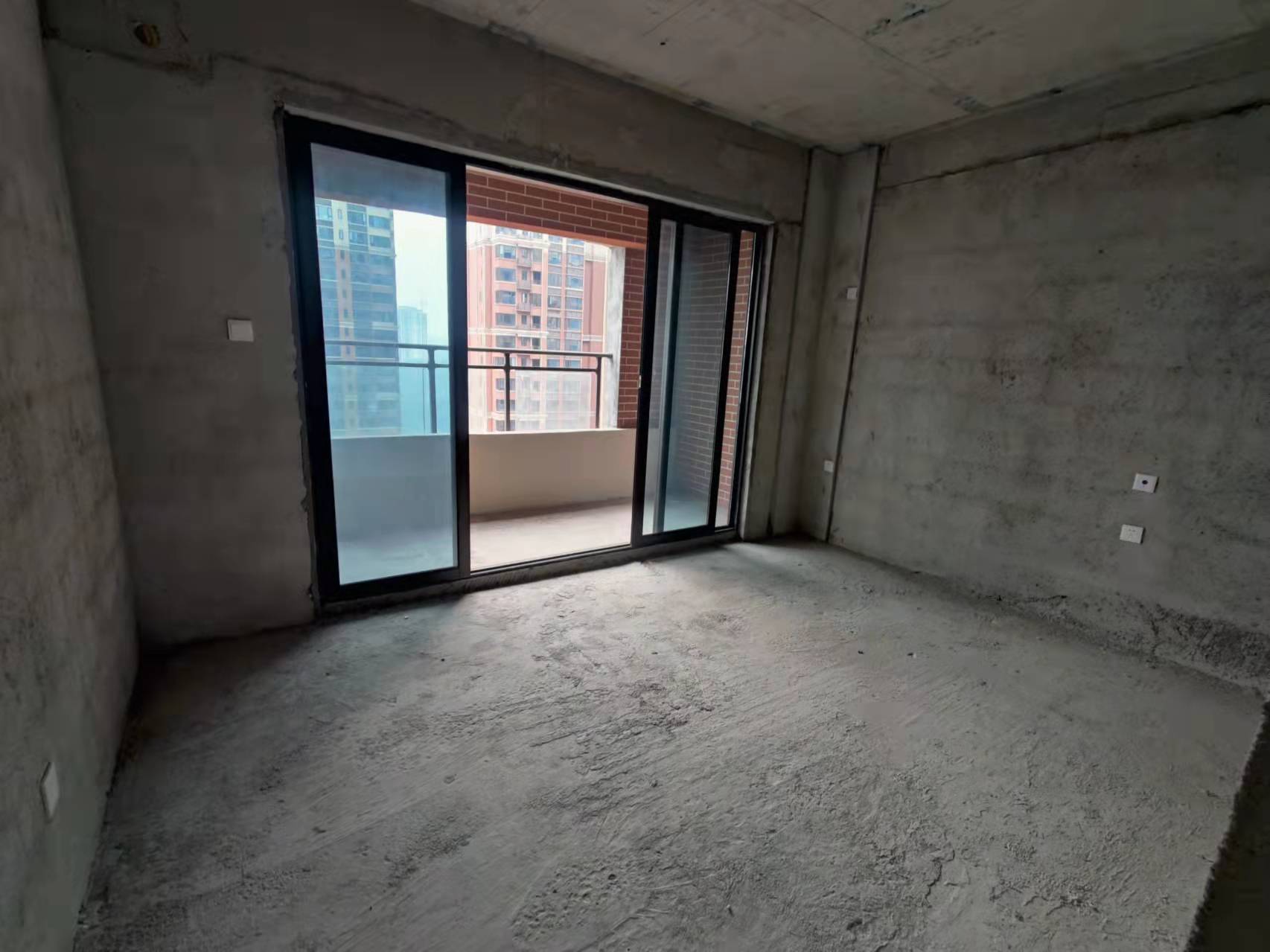 翡翠公园(北大资源) 5室2厅2卫 120.0万 翡翠公园(北大资源) 5室2厅2卫 120.0万客厅