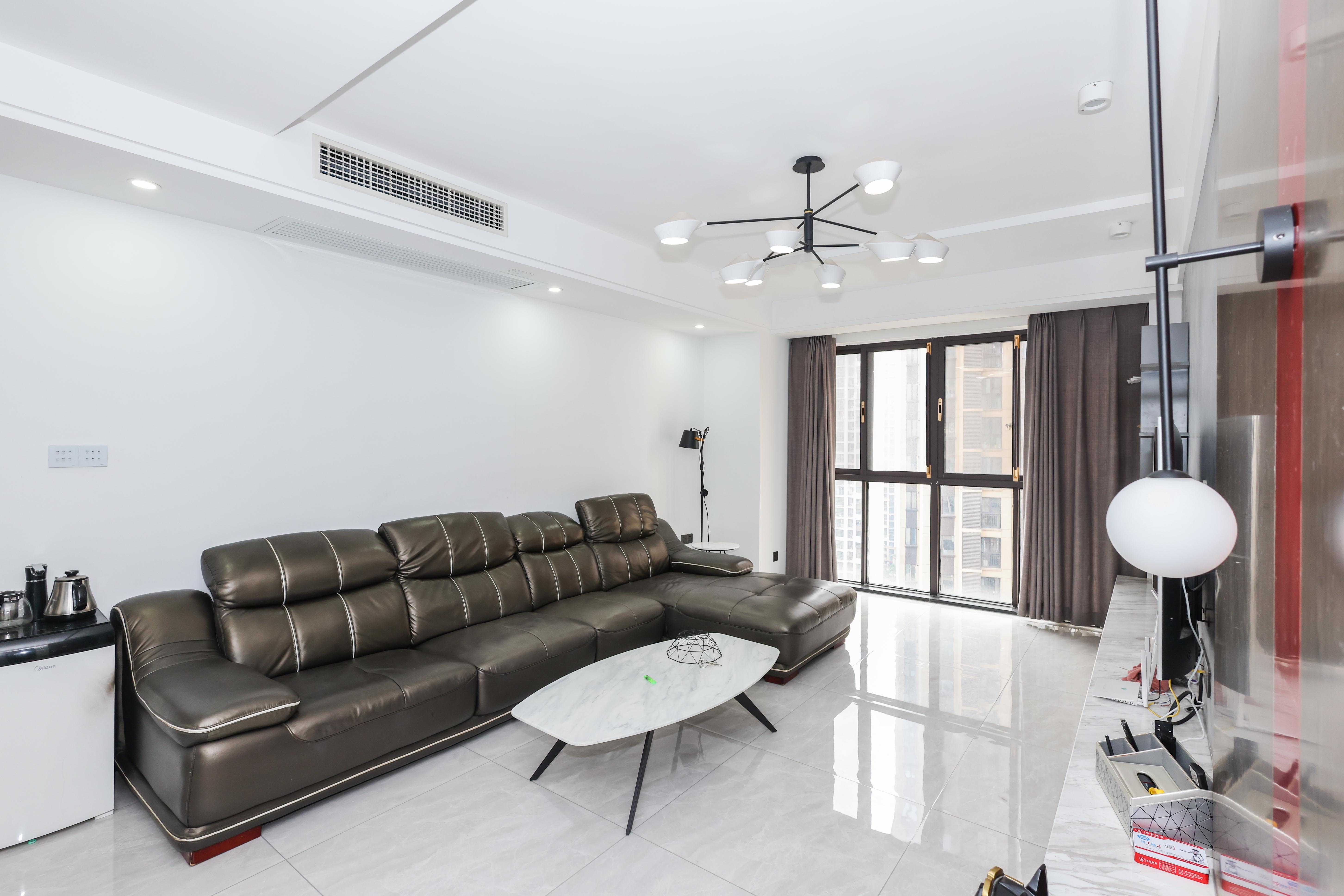 梅溪鑫苑名家  3室2厅2卫    168.0万客厅