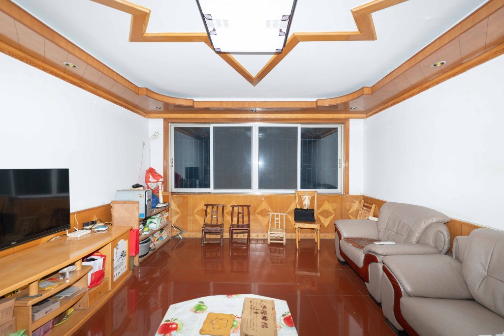 鸿园小区  3室2厅2卫   147.90万客厅