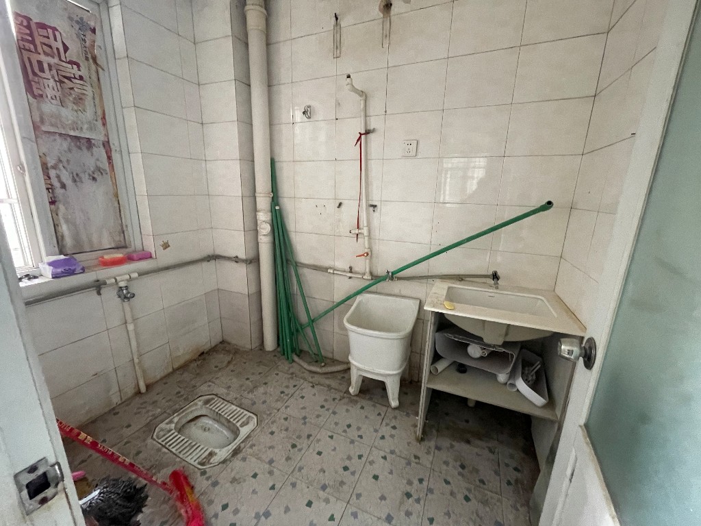 耀华锦园 2室2厅1卫 55.0万 耀华锦园 2室2厅1卫 55.0万客厅