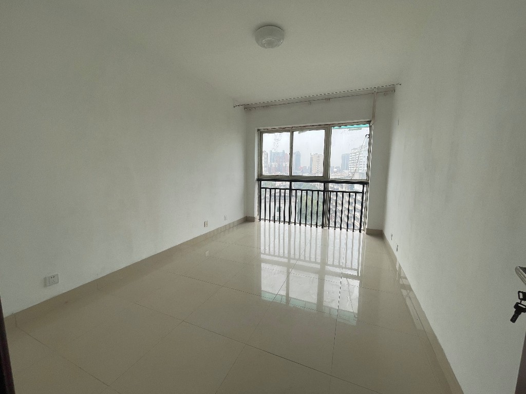 耀华锦园 2室2厅1卫 55.0万 耀华锦园 2室2厅1卫 55.0万客厅