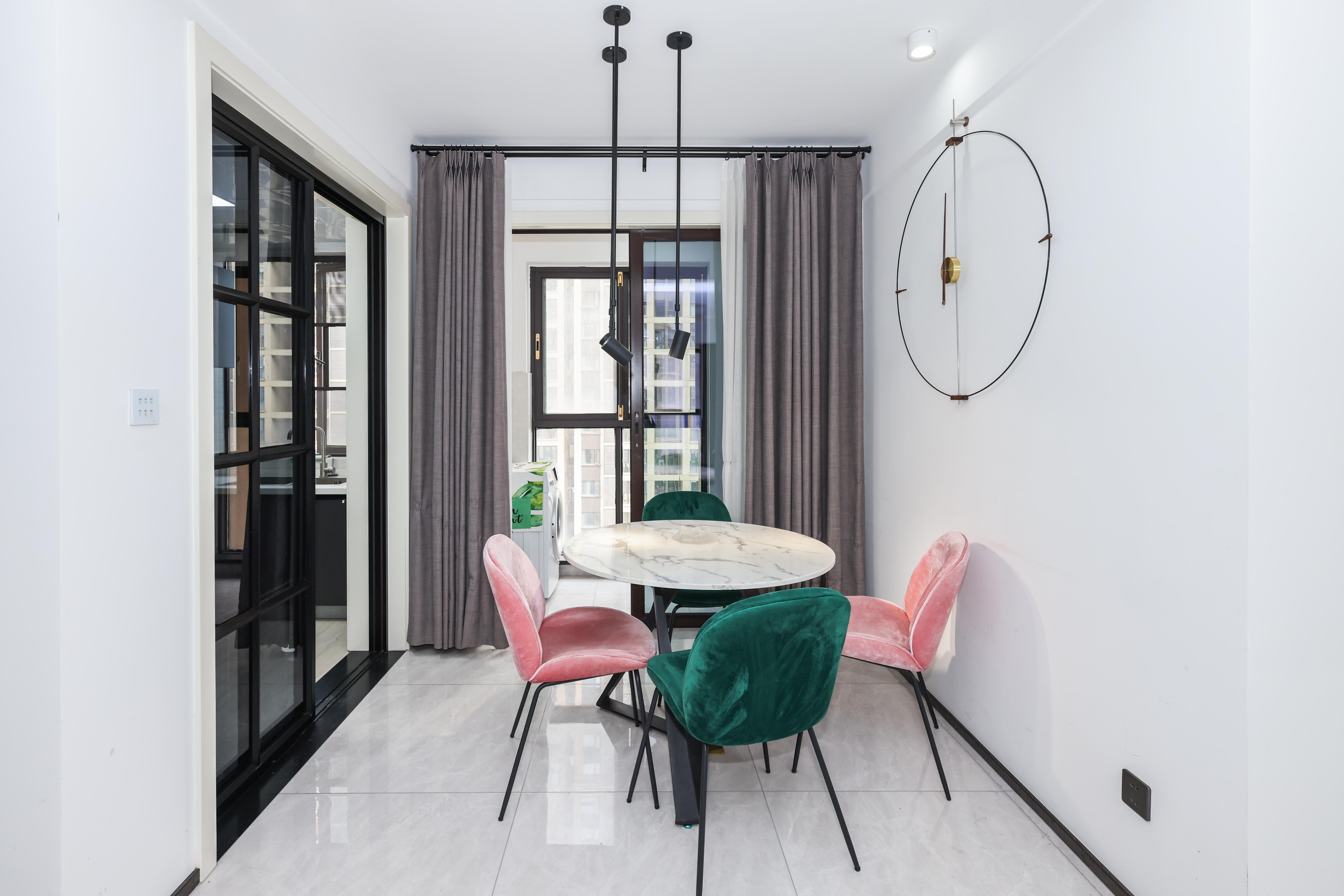 梅溪鑫苑名家  3室2厅2卫    168.0万客厅