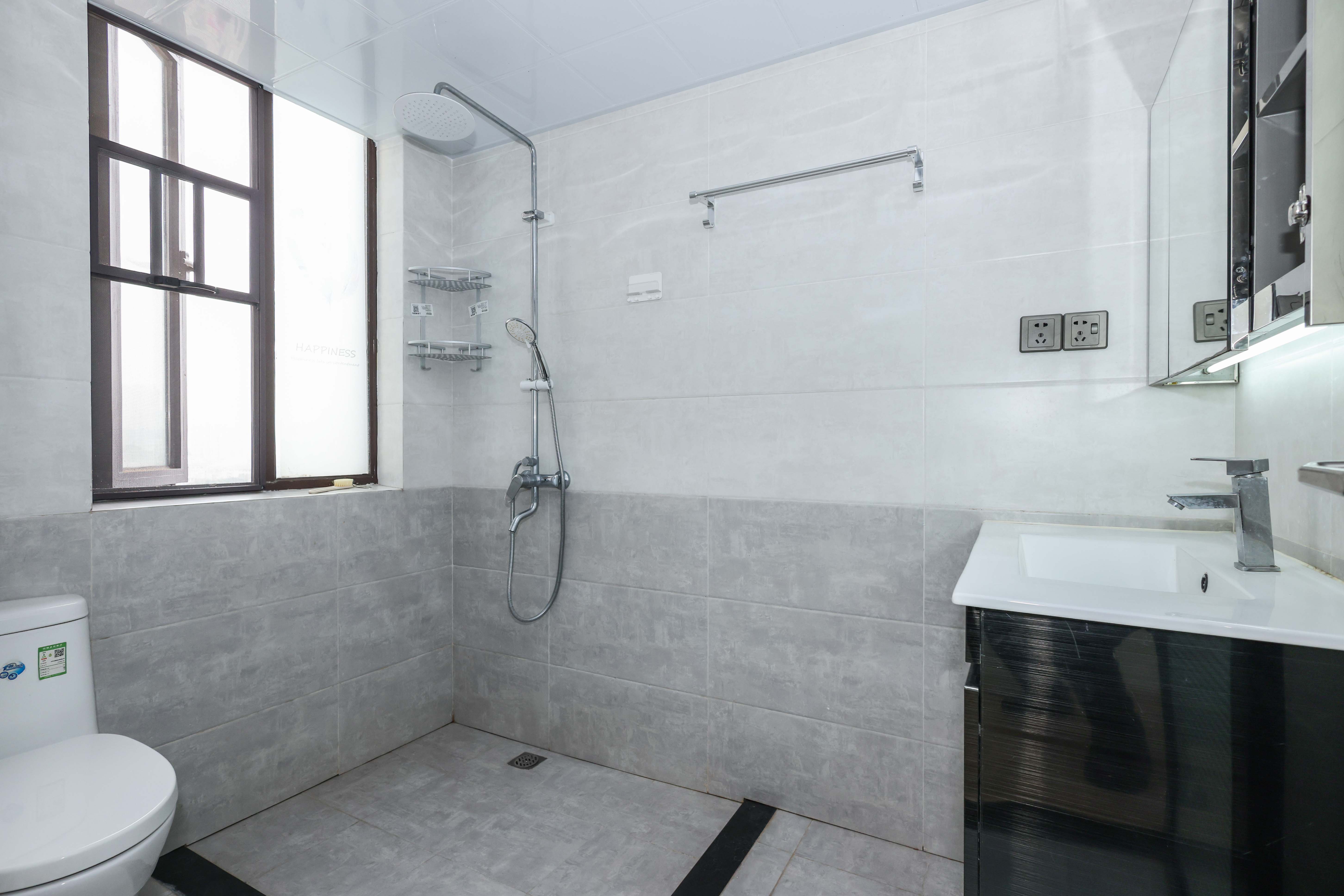 梅溪鑫苑名家  3室2厅2卫    168.0万卫生间